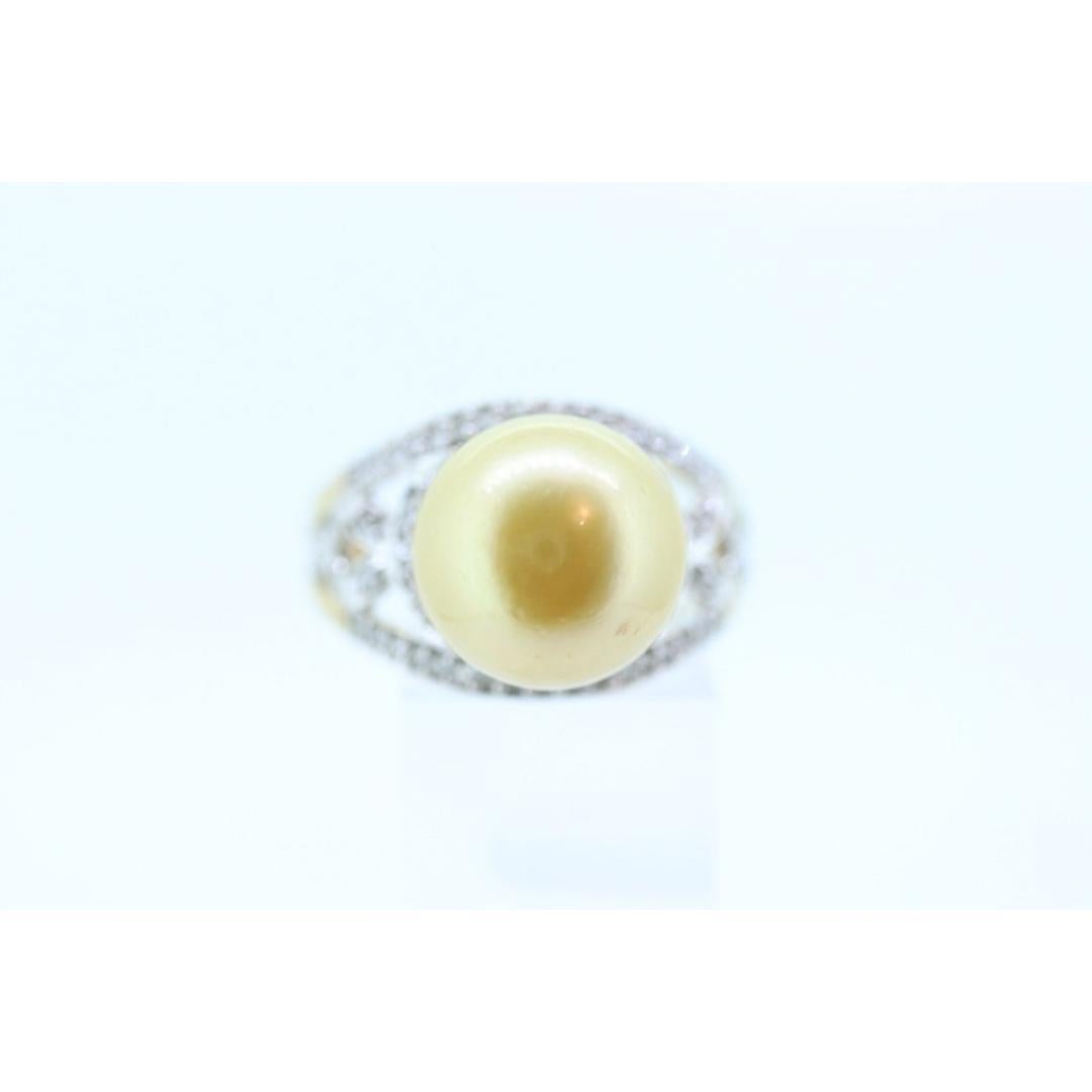 South Sea Pearl ring. 14k Gold South Sear Pearl and diamond ring. Large South For Sale 7
