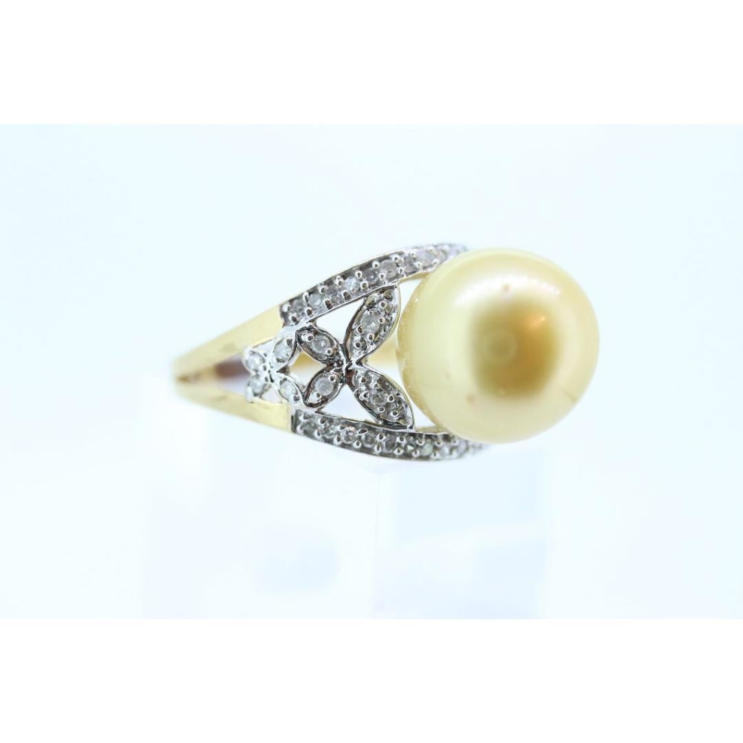 South Sea Pearl ring. 14k Gold South Sear Pearl and diamond ring. Large South For Sale 2