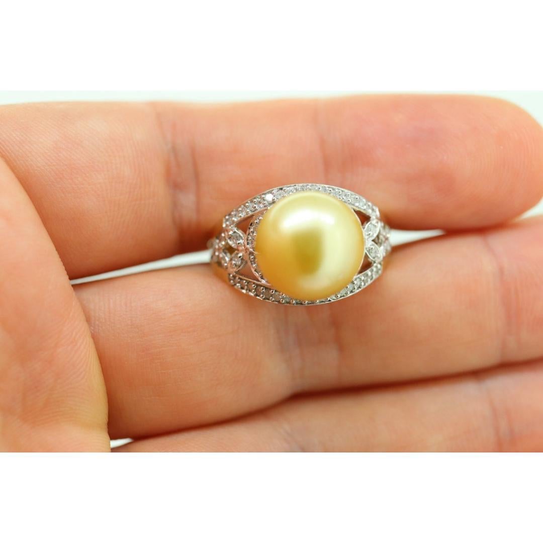 South Sea Pearl ring. 14k Gold South Sear Pearl and diamond ring. Large South For Sale 4