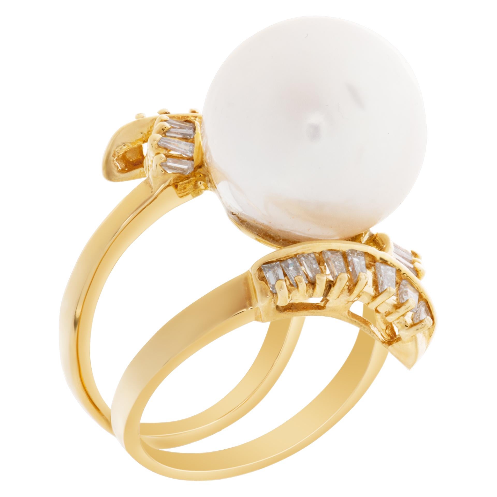 South Sea Pearl Ring in 18k Yellow Gold In Excellent Condition For Sale In Surfside, FL