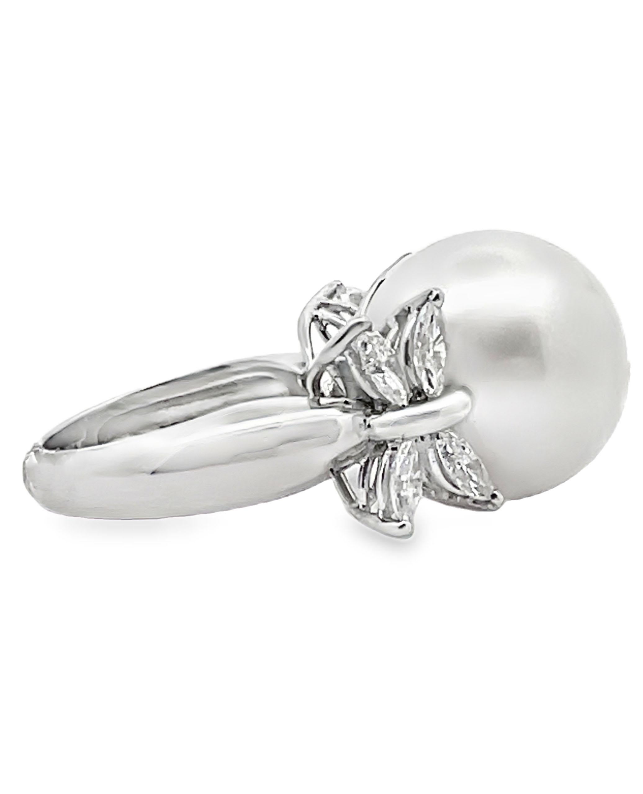 Bague en or blanc 18 carats avec perles des mers du Sud et diamants de forme fantaisie 1,80 carats Pour femmes en vente