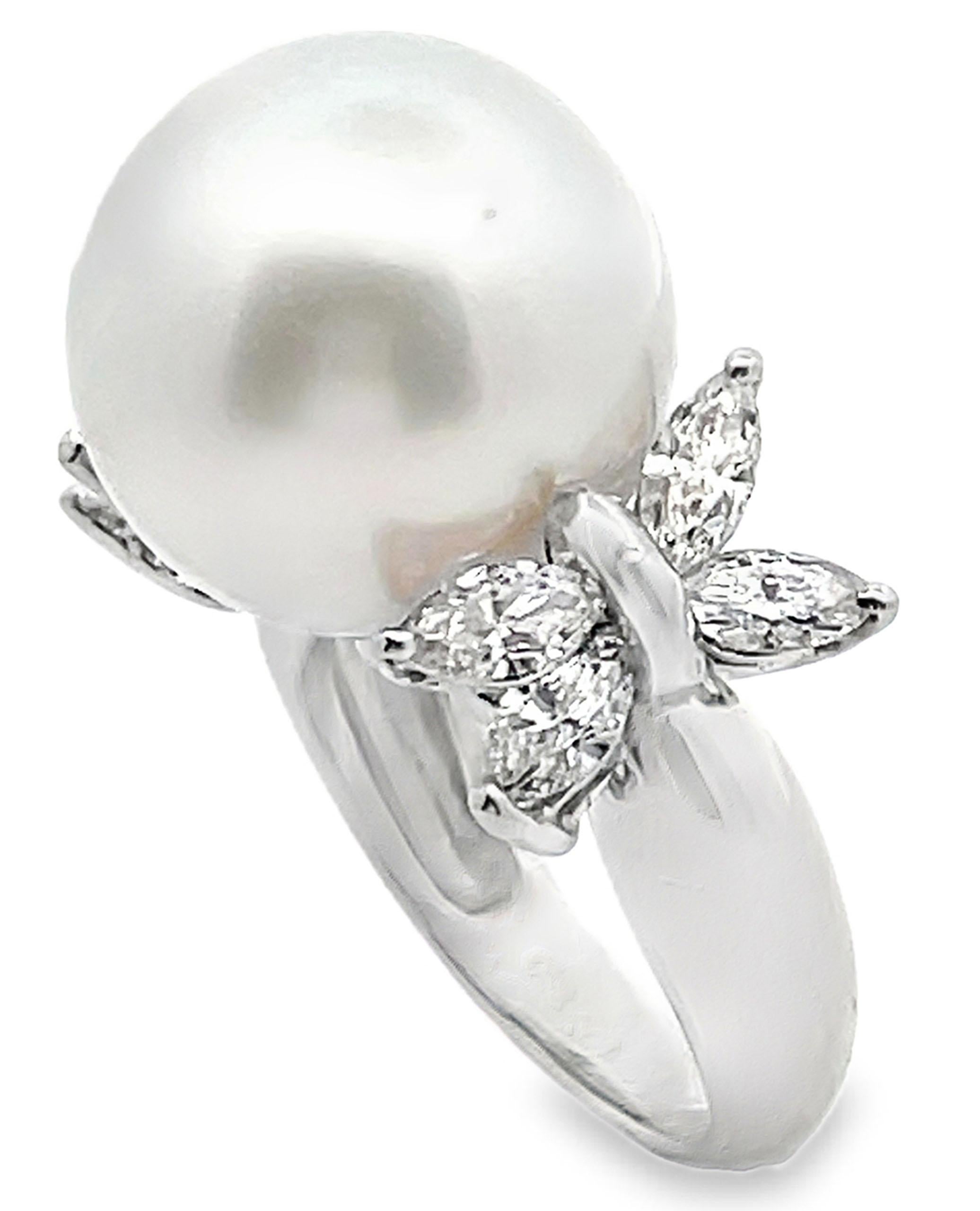 Bague en or blanc 18 carats avec perles des mers du Sud et diamants de forme fantaisie 1,80 carats en vente 1