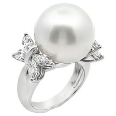 Bague en or blanc 18 carats avec perles des mers du Sud et diamants de forme fantaisie 1,80 carats