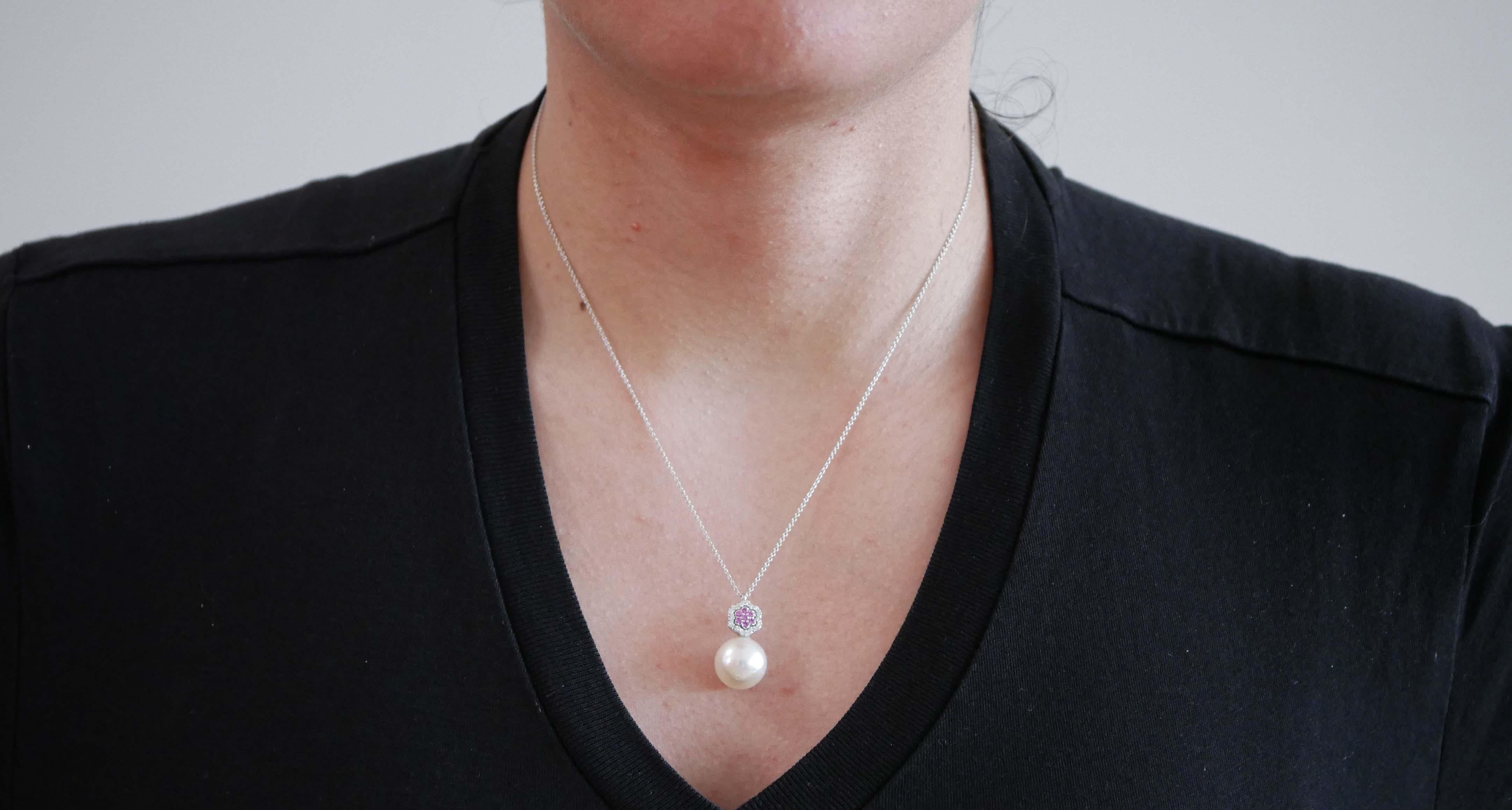 South-Sea Pearl, Rubies, Diamonds, 18 Karat White Gold Pendant Necklace. In New Condition For Sale In Marcianise, Marcianise (CE)