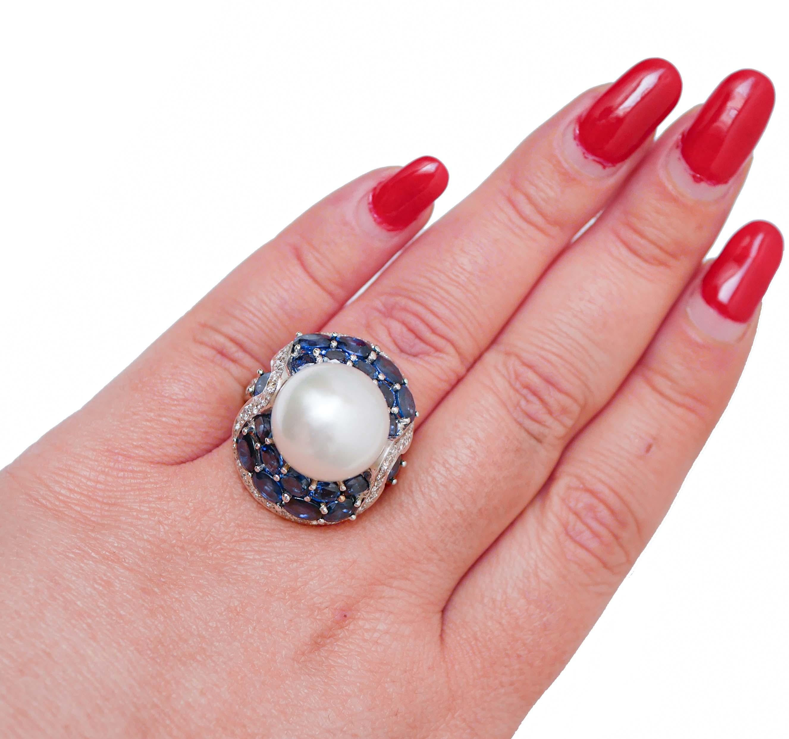 South-Sea Pearl, Sapphires, Diamonds, 14 Karat White Gold Ring. In Good Condition For Sale In Marcianise, Marcianise (CE)