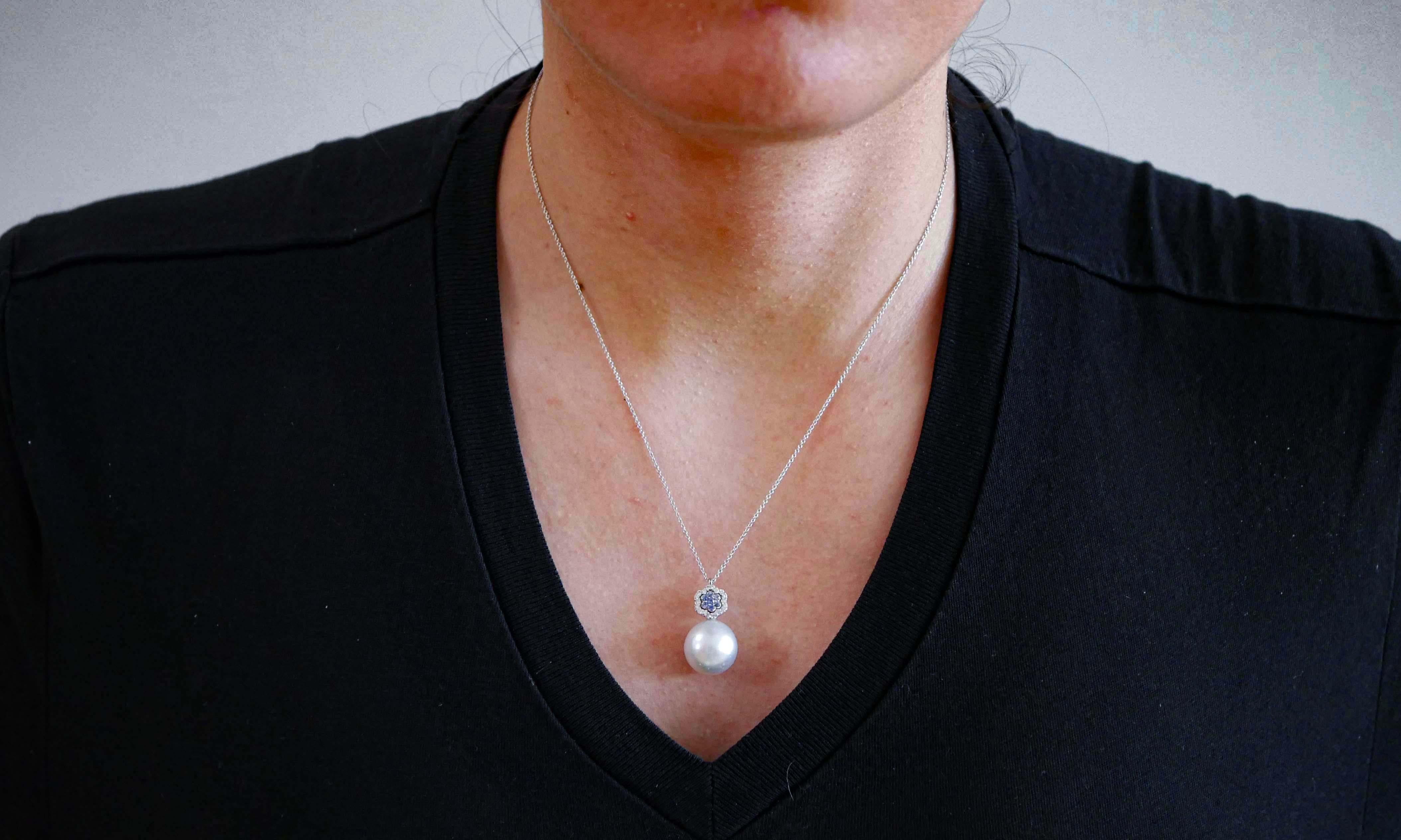 South-Sea Pearl, Sapphires, Diamonds, 18 Karat White Gold Pendant Necklace. In New Condition For Sale In Marcianise, Marcianise (CE)
