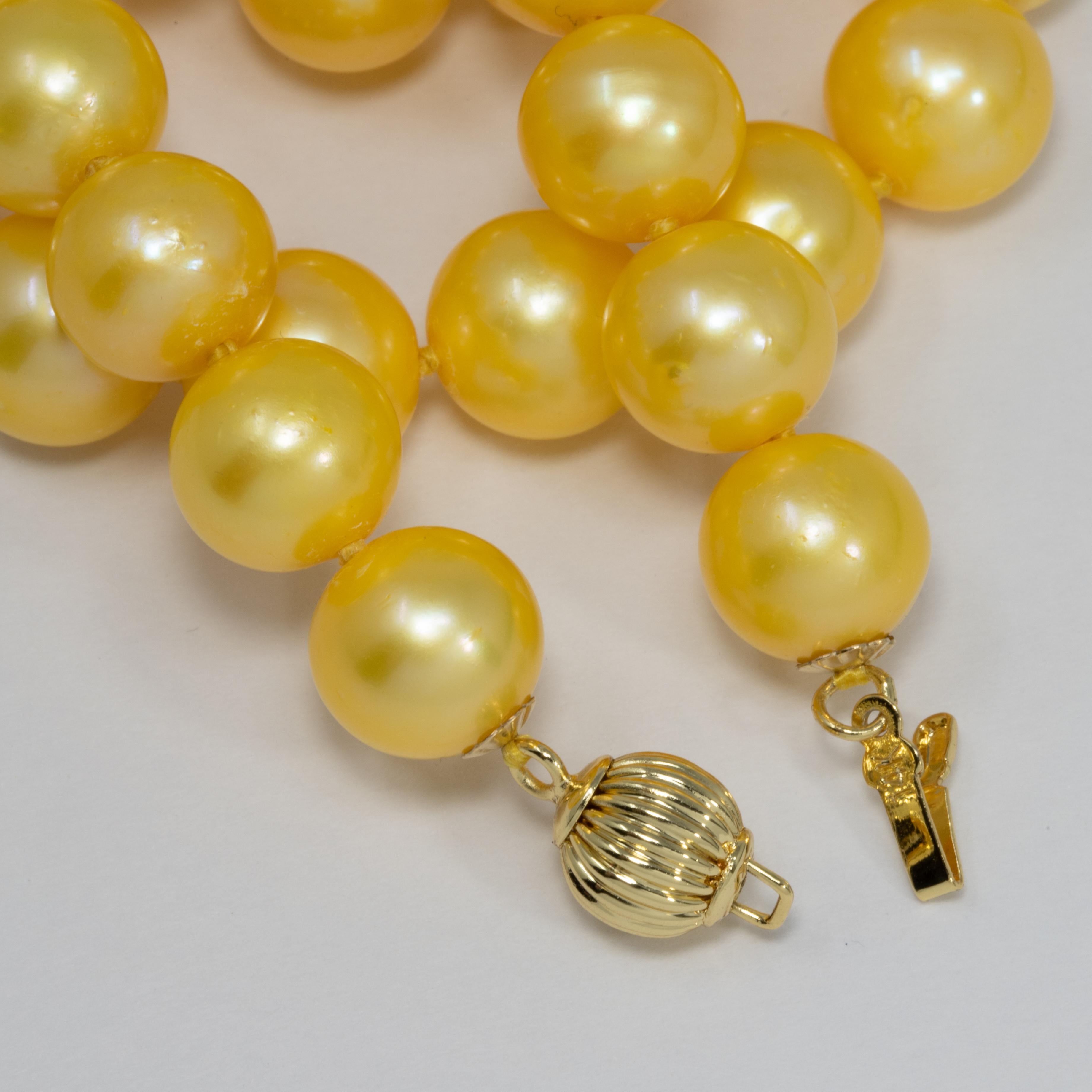 Women's or Men's South Sea Pearl Single Strand Necklace, 14 Karat Yellow Gold Clasp For Sale