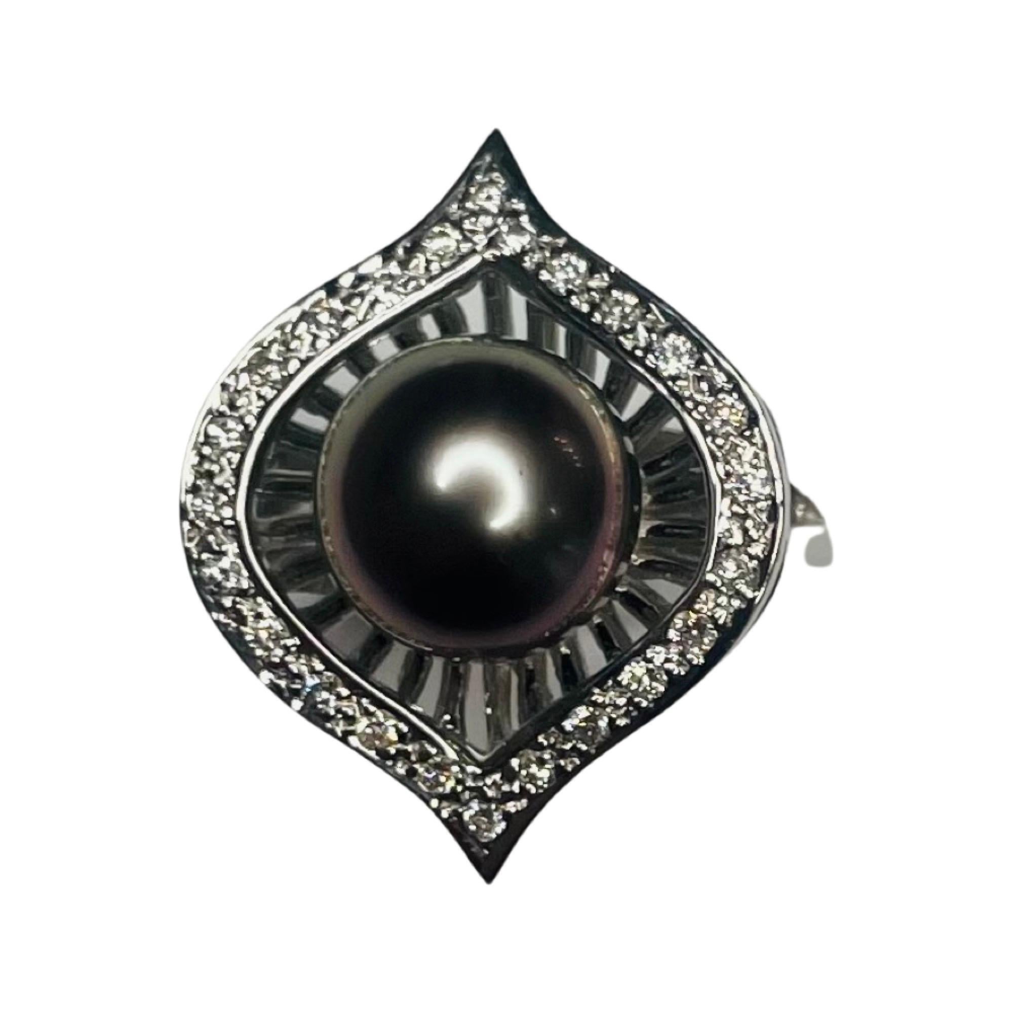Taille ronde Bague en perles des mers du Sud et perle noire de Tahiti avec diamants en vente