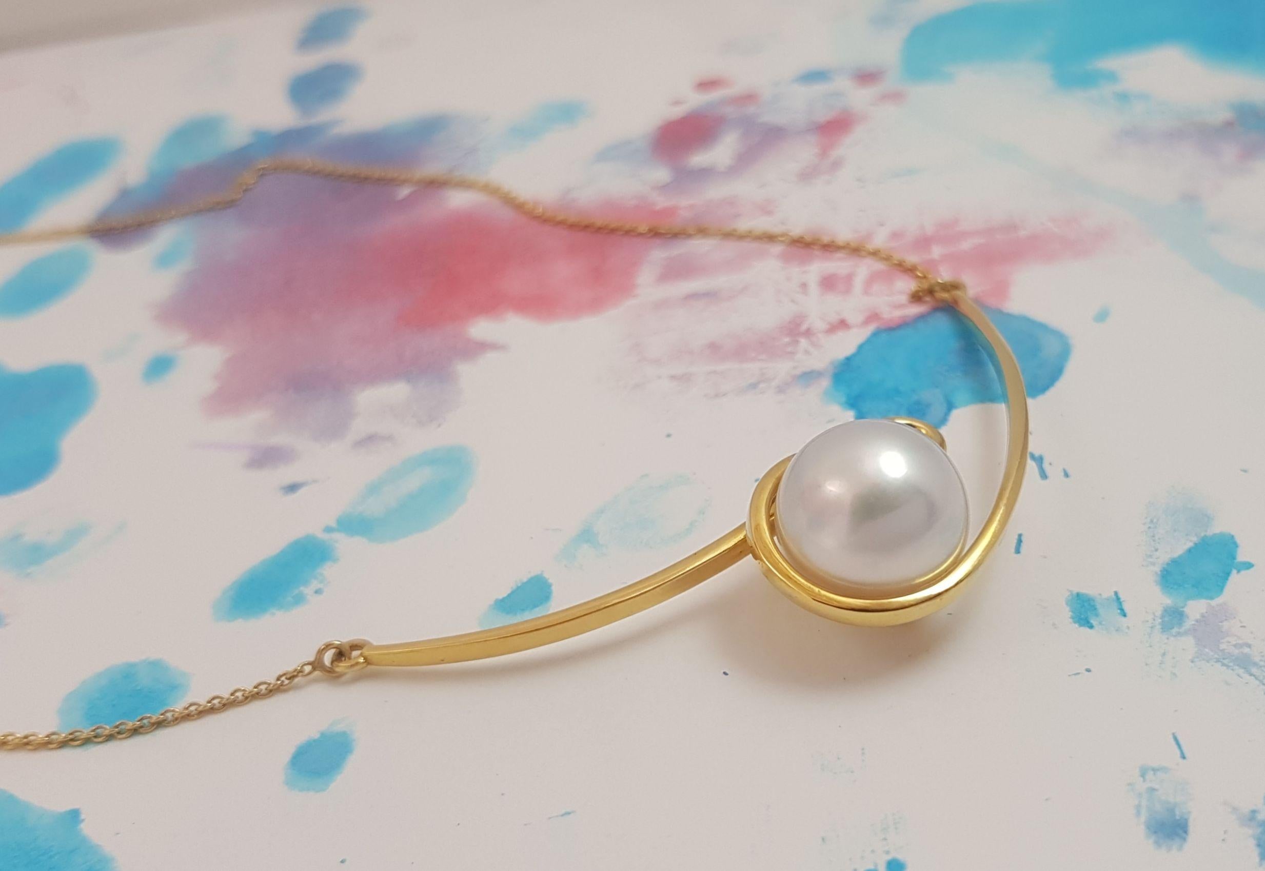 Women's South Sea Pearl Talay Silhouette Necklace set in 18K Gold Settings For Sale