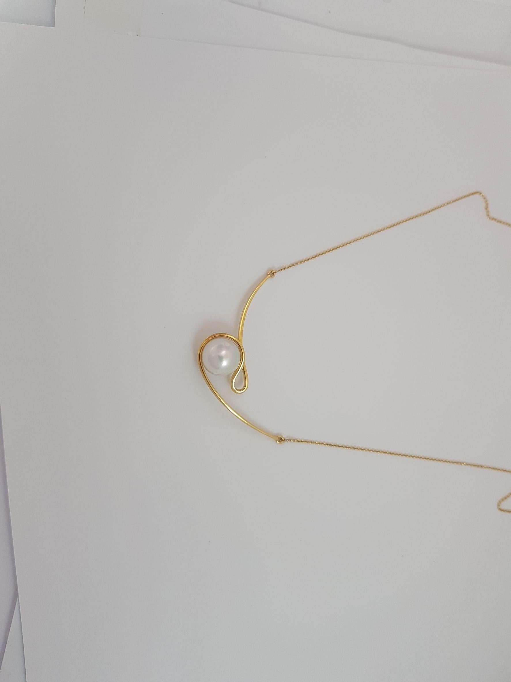 South Sea Pearl Talay Silhouette Necklace set in 18K Gold Settings For Sale 1