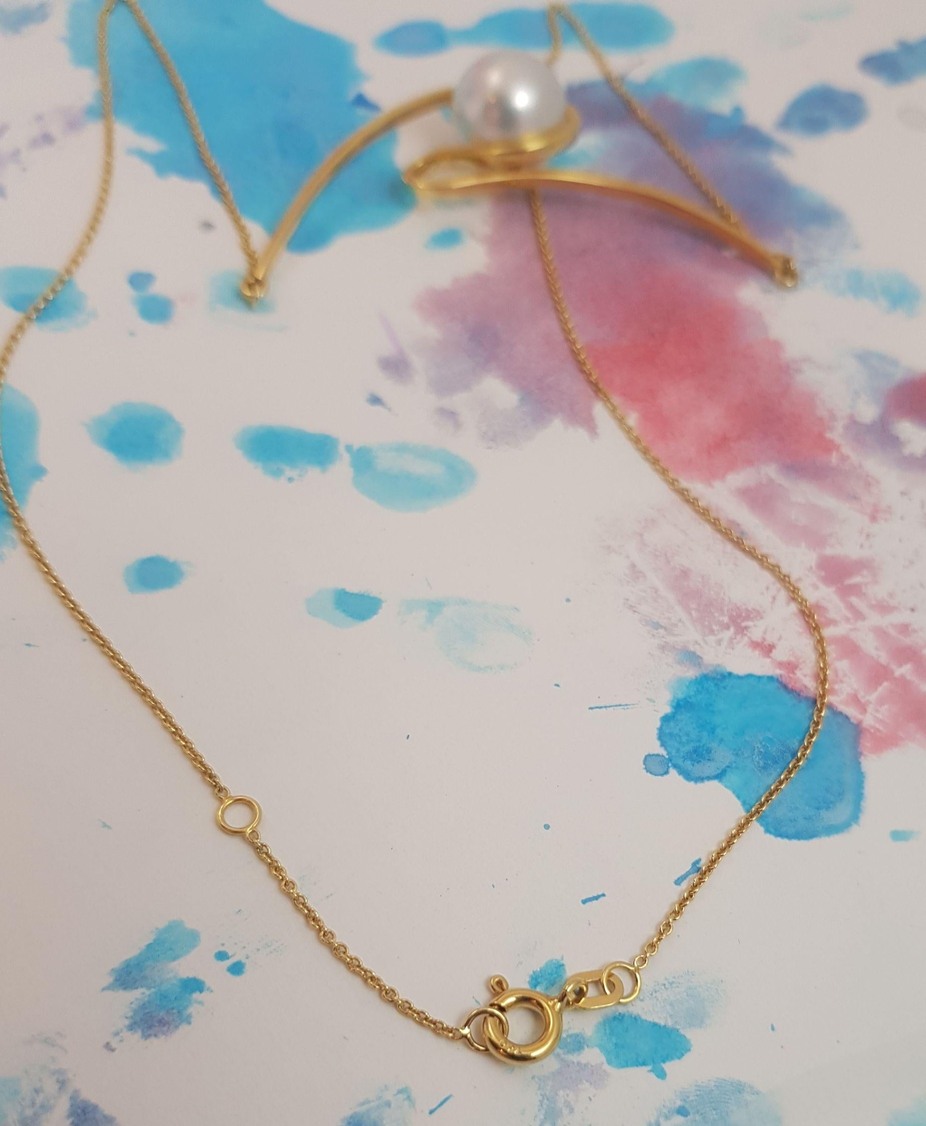 South Sea Pearl Talay Silhouette Necklace set in 18K Gold Settings For Sale 2