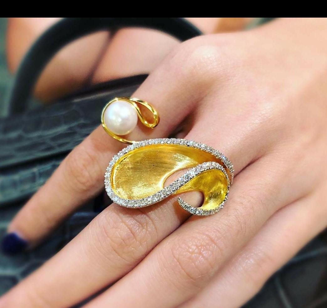 South Sea Pearl Talay Silhouette Ring set in 18K Gold Settings

