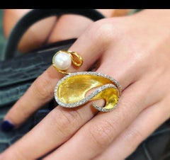 South Sea Pearl Talay Silhouette Ring set in 18K Gold Settings
