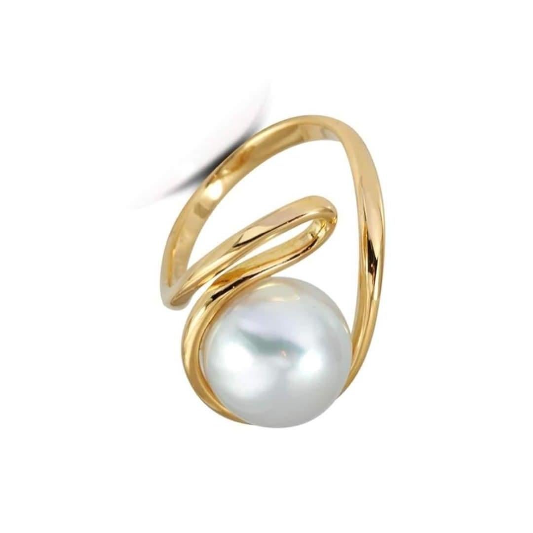 Women's South Sea Pearl Talay Silhouette Ring set in 18K Gold Settings For Sale