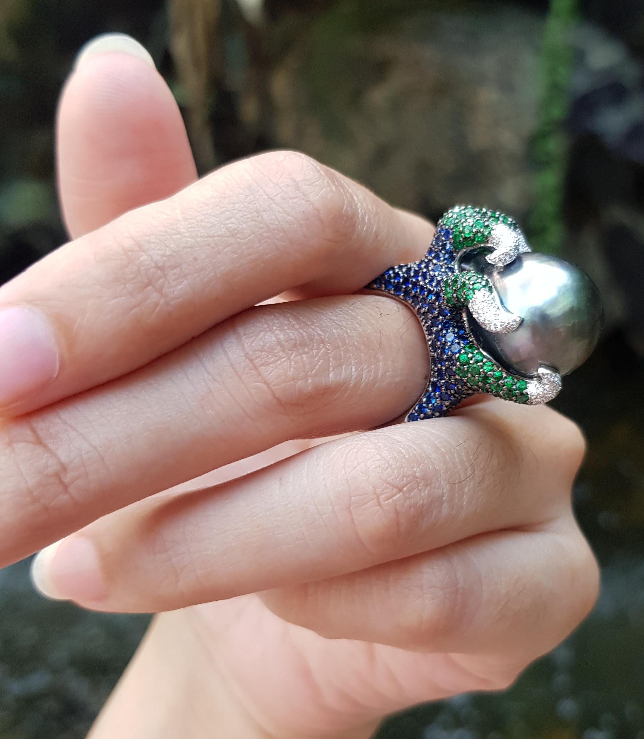 South Sea Pearl, Tsavorite, Blue Sapphire Ring in 18 Karat White Gold Settings In New Condition For Sale In Bangkok, TH