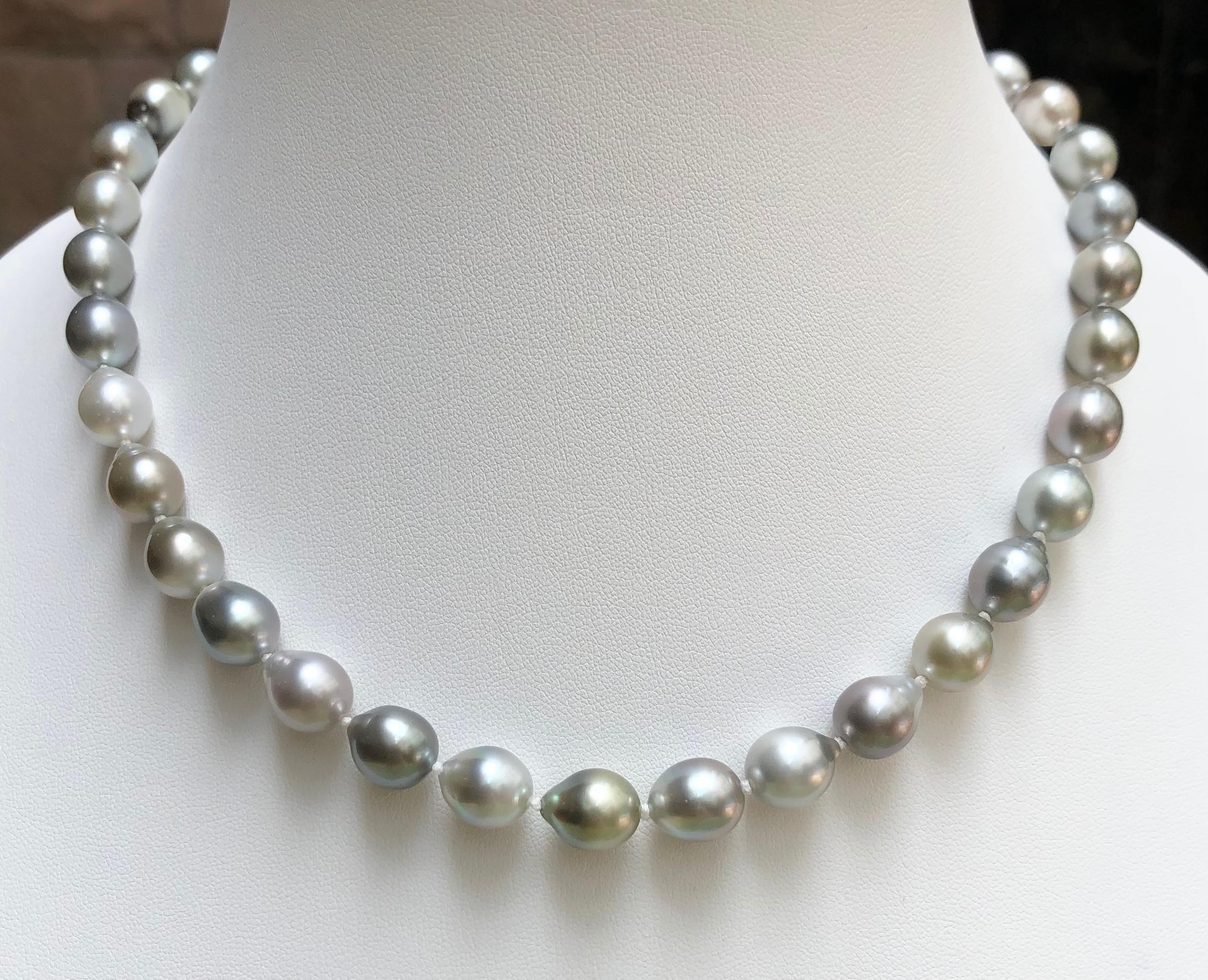 South Sea Pearl with 18 Karat Gold Clasp

Width: 0.9 cm 
Length: 47.0 cm (18.5