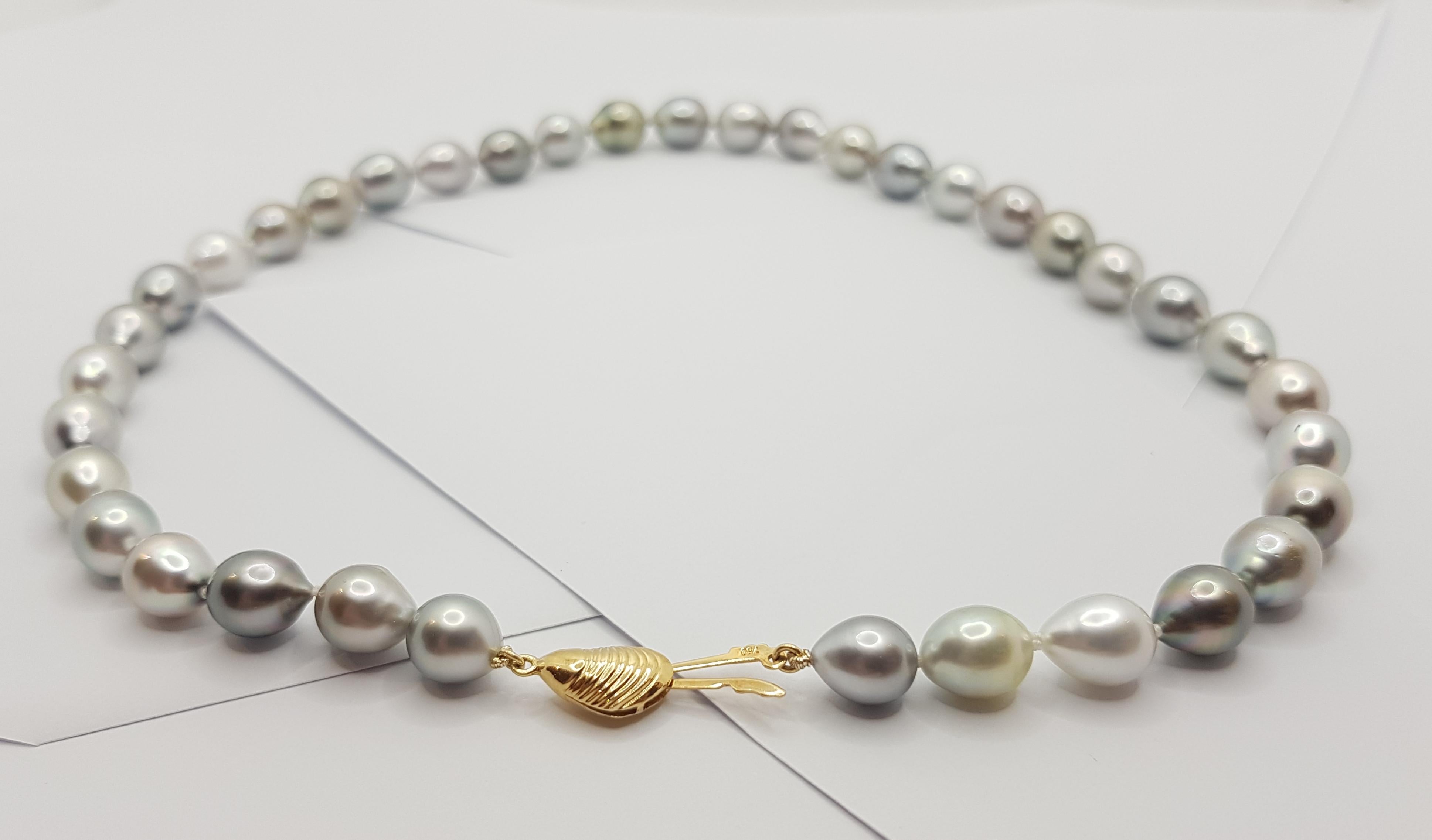 South Sea Pearl with 18 Karat Gold Clasp In New Condition For Sale In Bangkok, TH