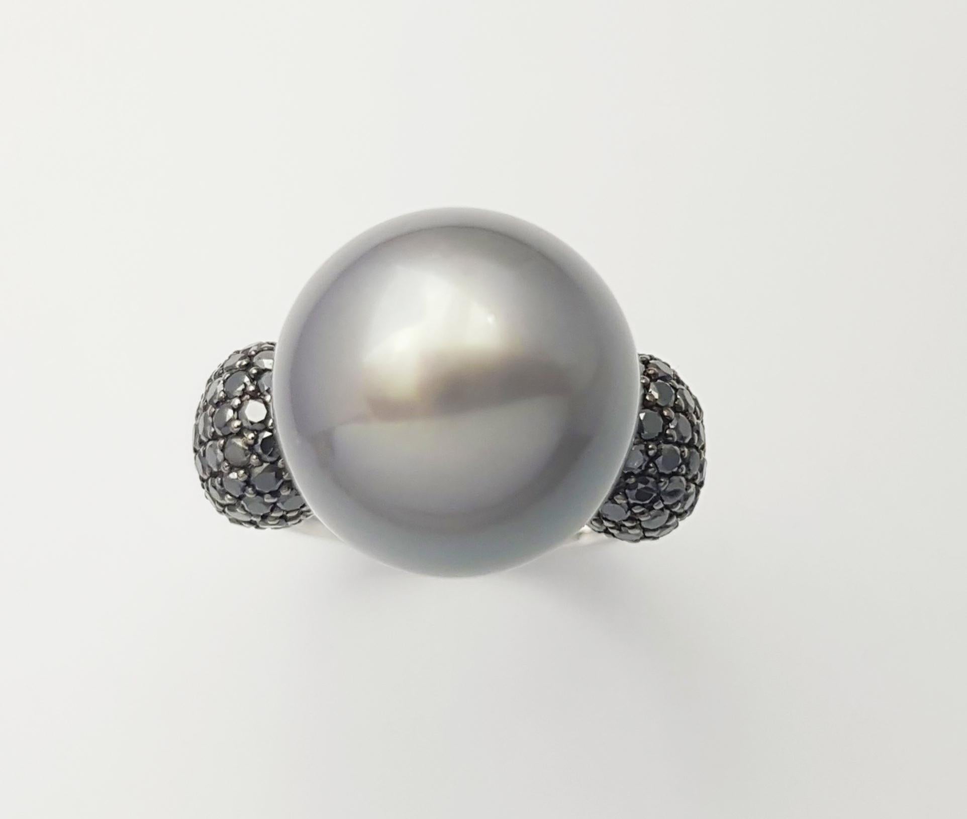 Anello con perle dei mari del sud e diamanti neri incastonati in oro bianco 18 carati in vendita 4