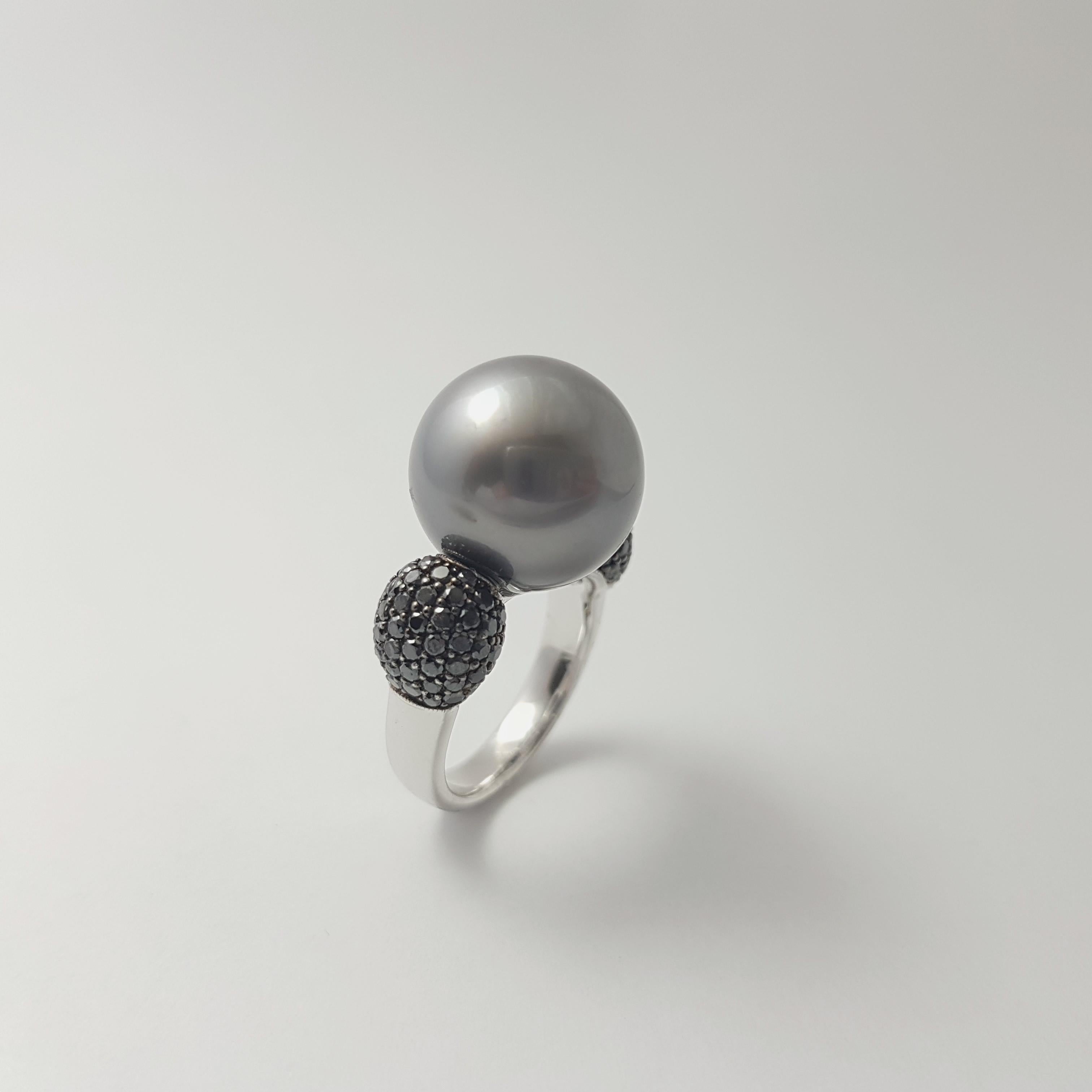 Anello con perle dei mari del sud e diamanti neri incastonati in oro bianco 18 carati in vendita 6