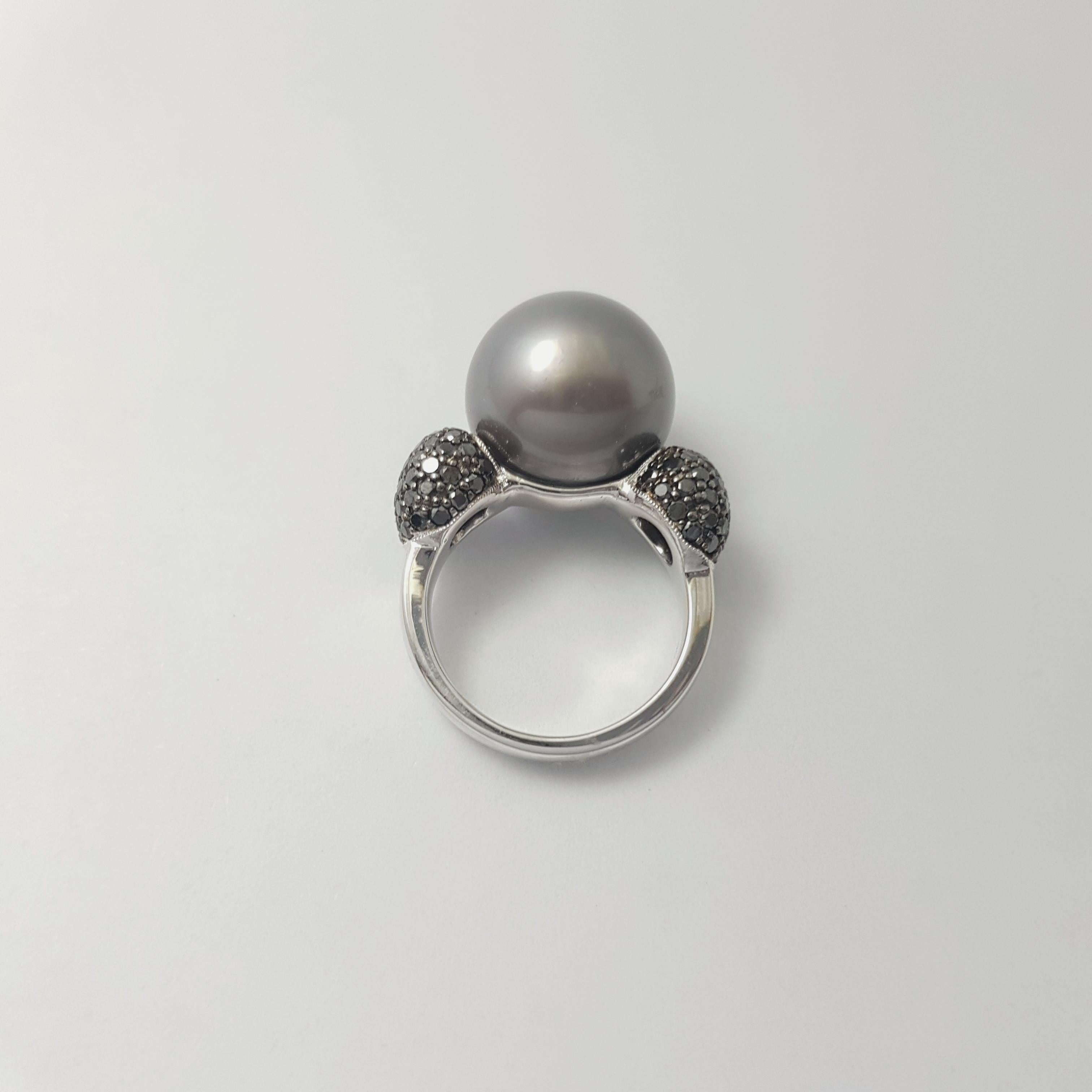 Anello con perle dei mari del sud e diamanti neri incastonati in oro bianco 18 carati in vendita 9