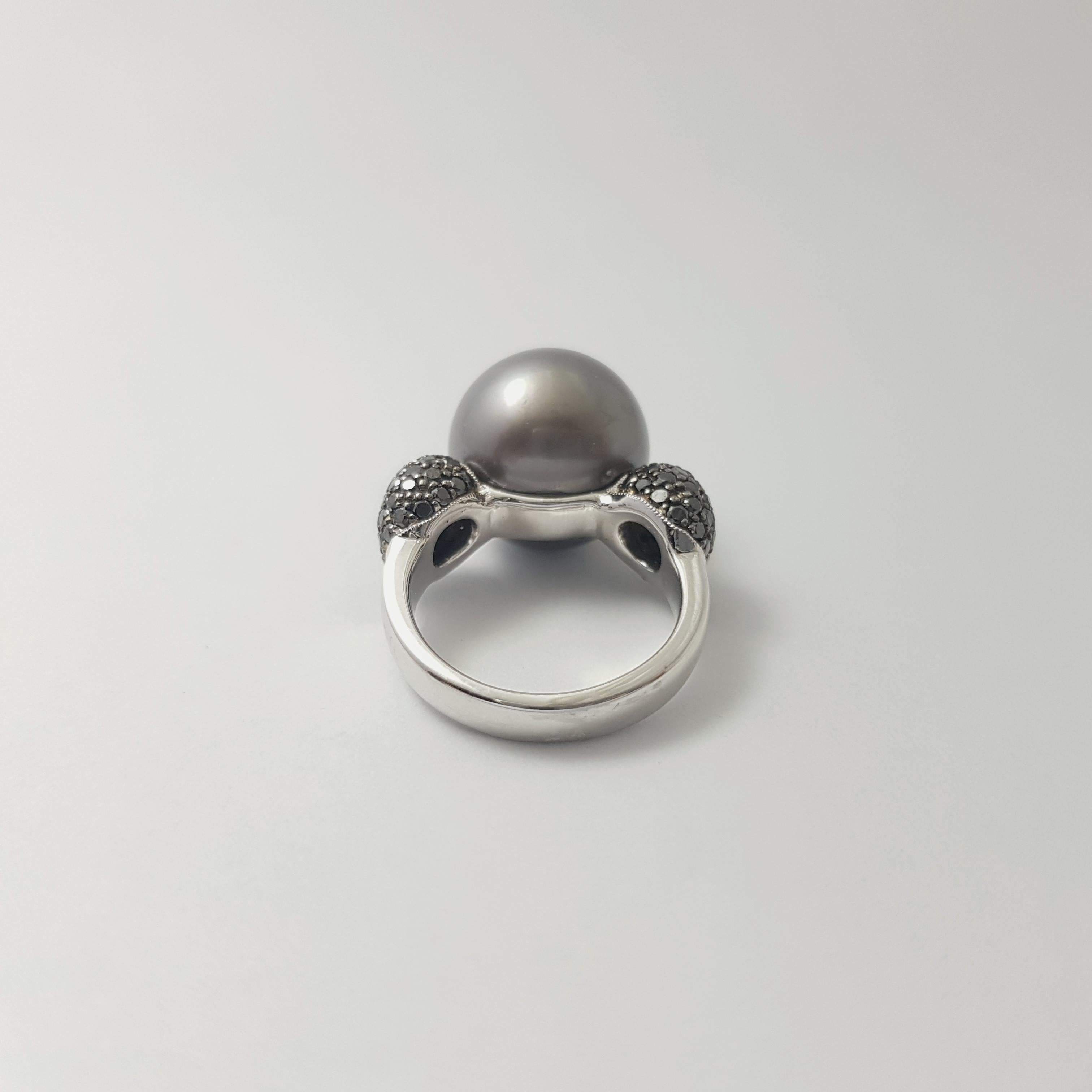 Anello con perle dei mari del sud e diamanti neri incastonati in oro bianco 18 carati in vendita 10