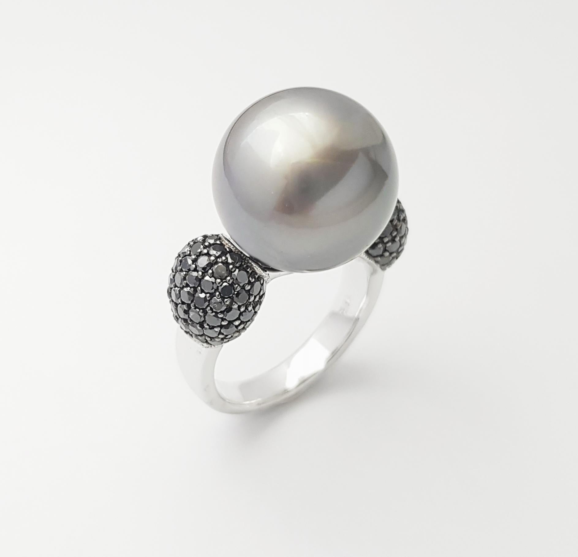 Anello con perle dei mari del sud e diamanti neri incastonati in oro bianco 18 carati in vendita 2