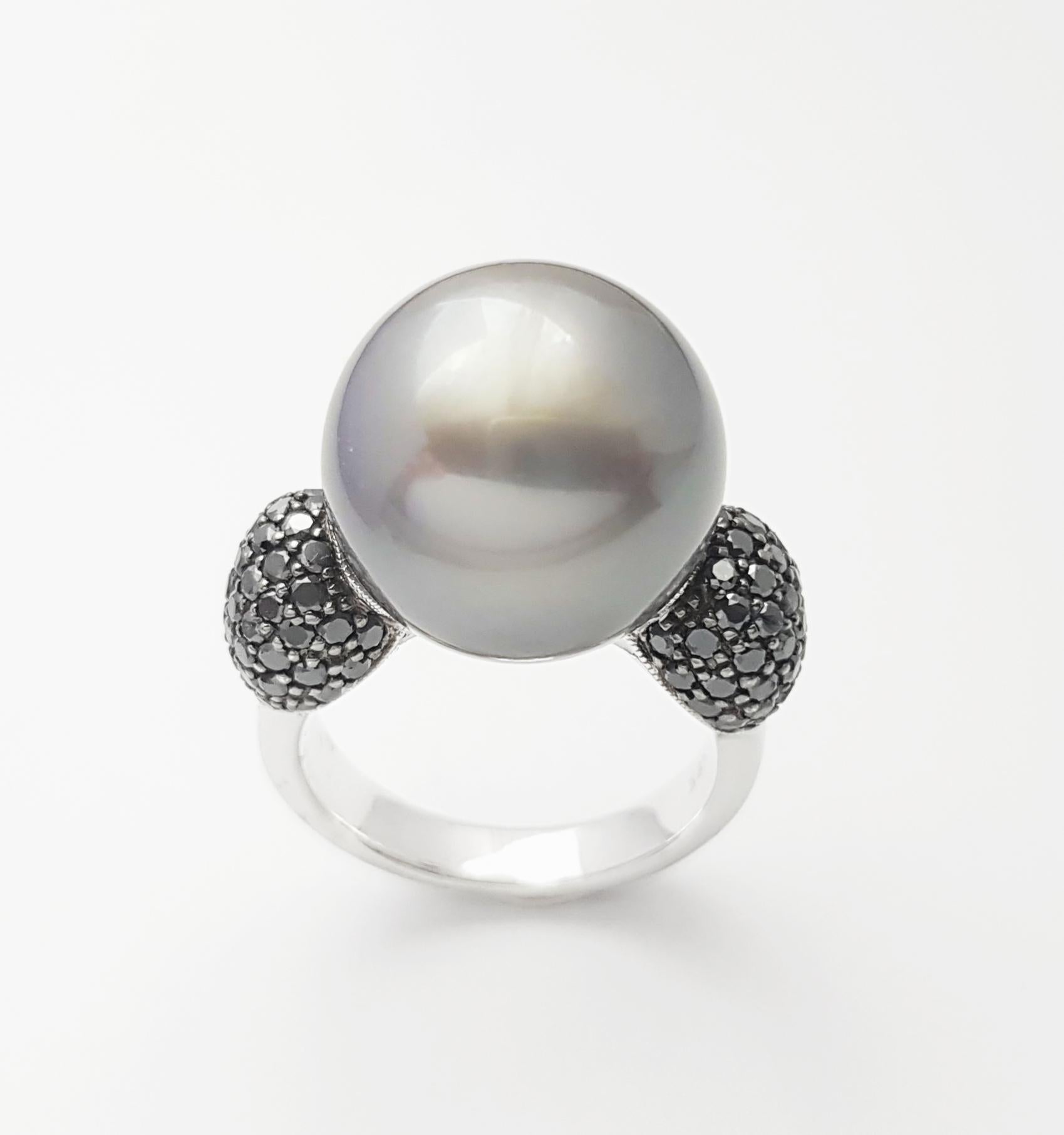 Anello con perle dei mari del sud e diamanti neri incastonati in oro bianco 18 carati in vendita 3