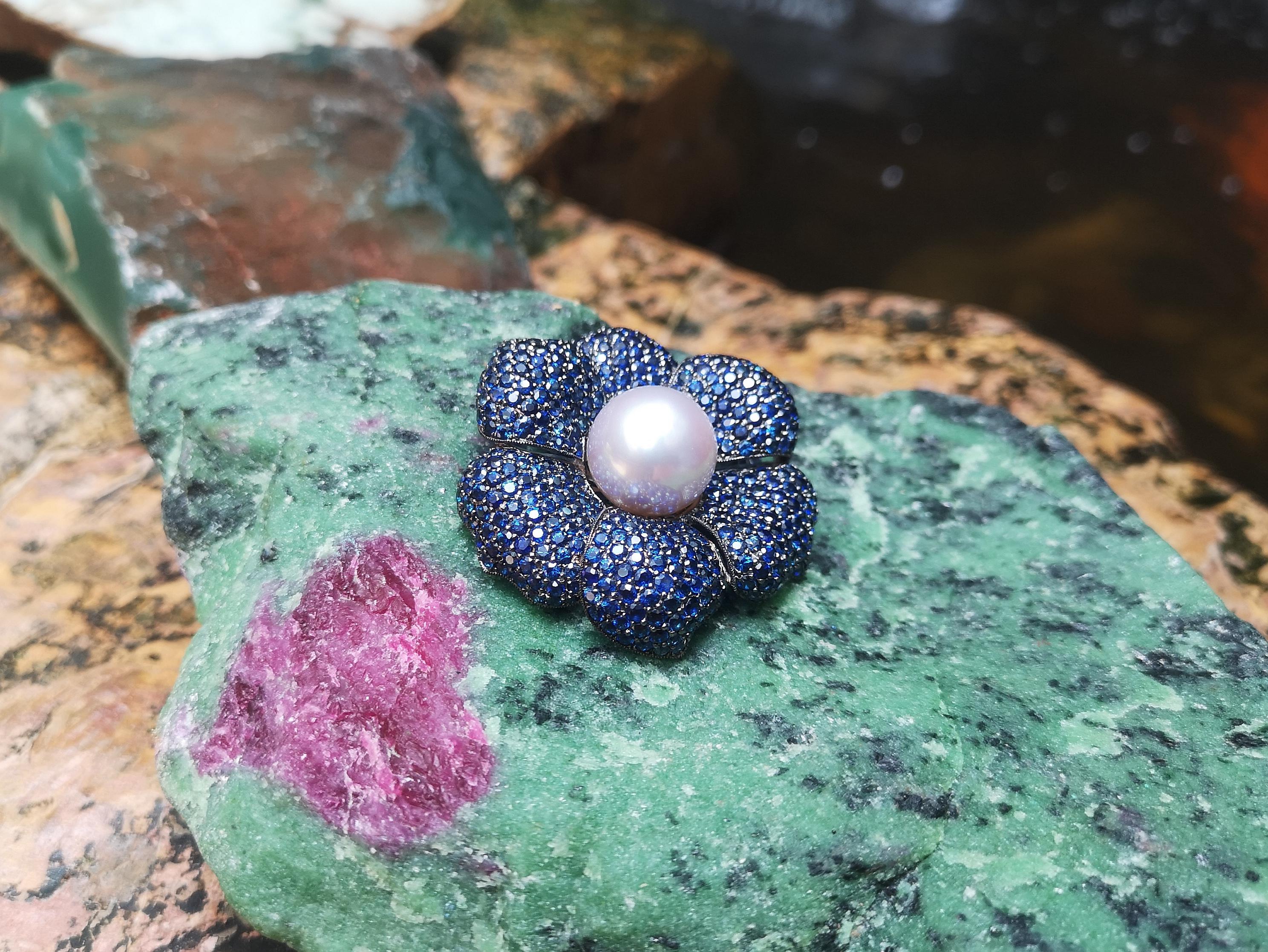 Contemporary South Sea Pearl with Blue Sapphire Brooch/Pendant Set in 18 Karat White Gold For Sale