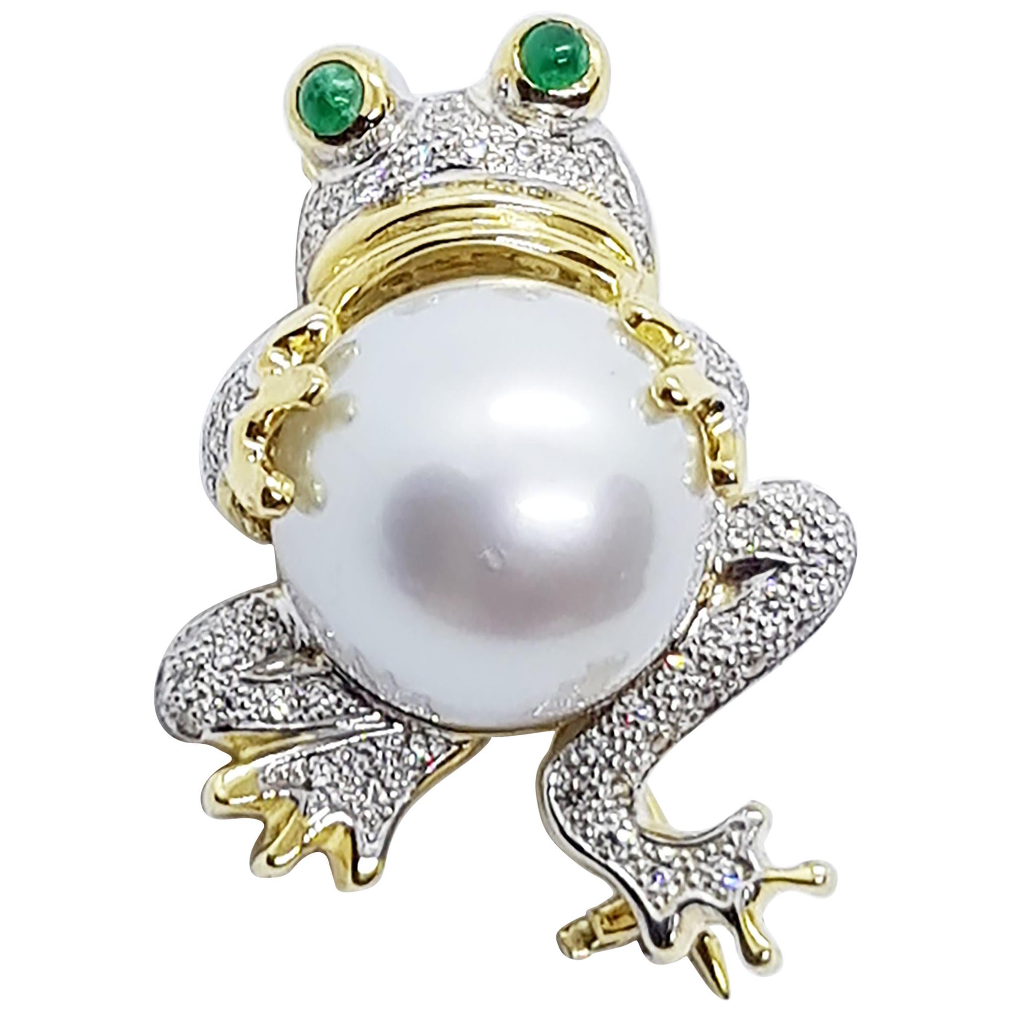 South Sea Pearl with Cabochon Emerald and Diamond Frog Brooch Set in 18K Gold