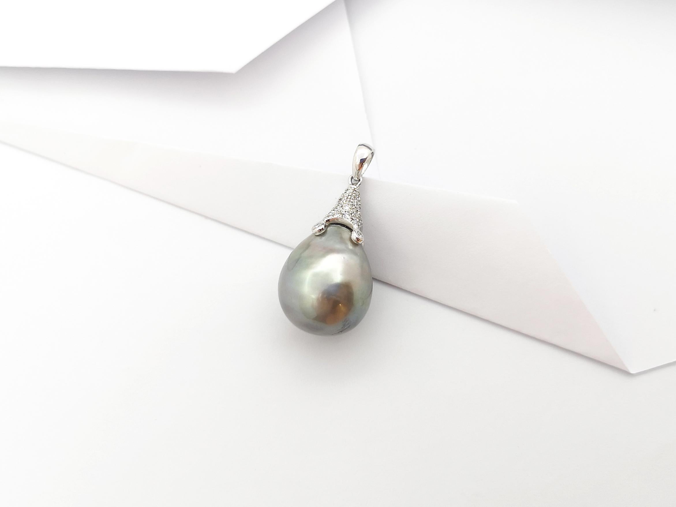 Contemporary South Sea Pearl with Diamond 0.27 carat Pendant set in 18K White Gold Settings For Sale