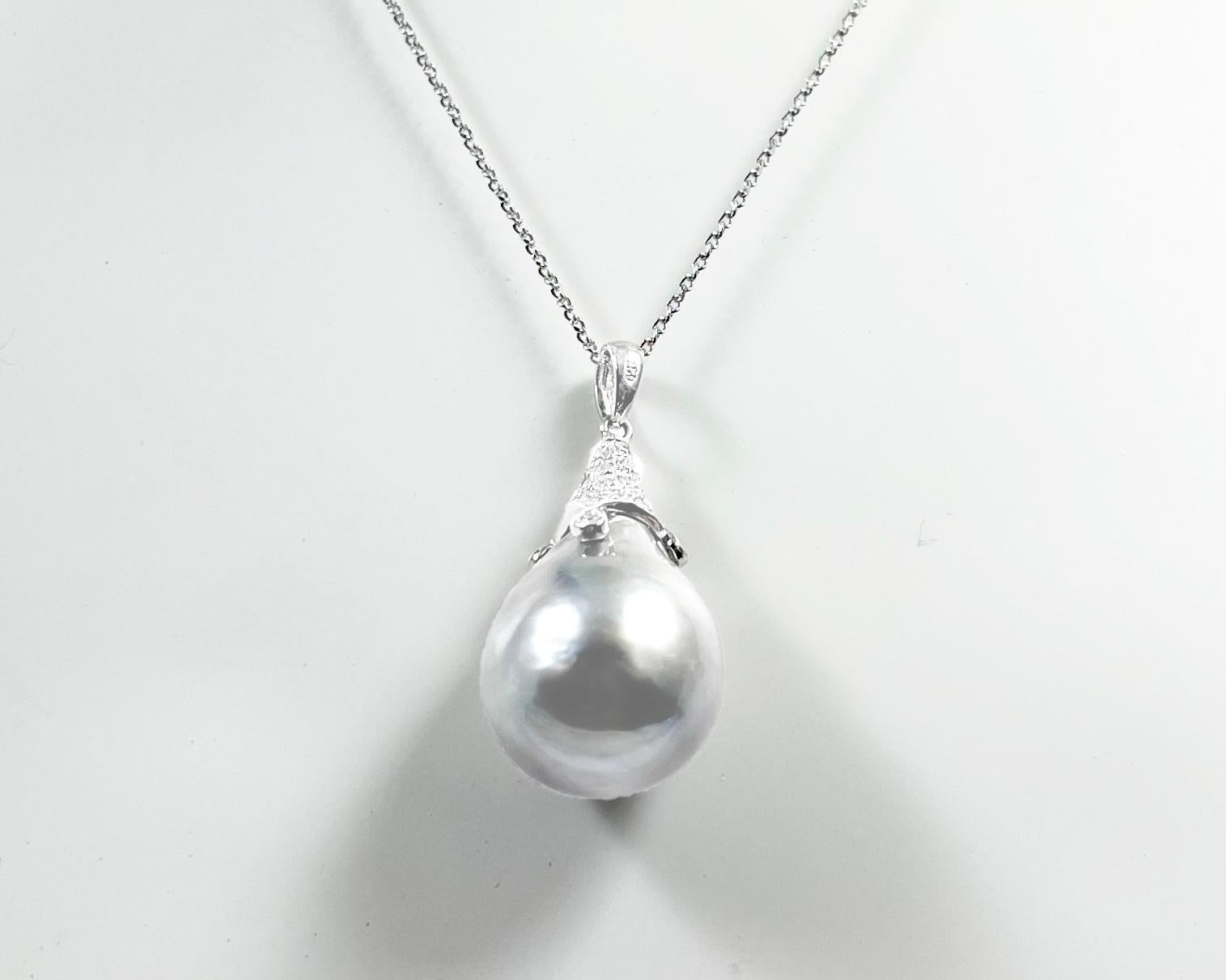 South Sea Pearl with Diamond 0.27 carat Pendant set in 18K White Gold Settings For Sale 3