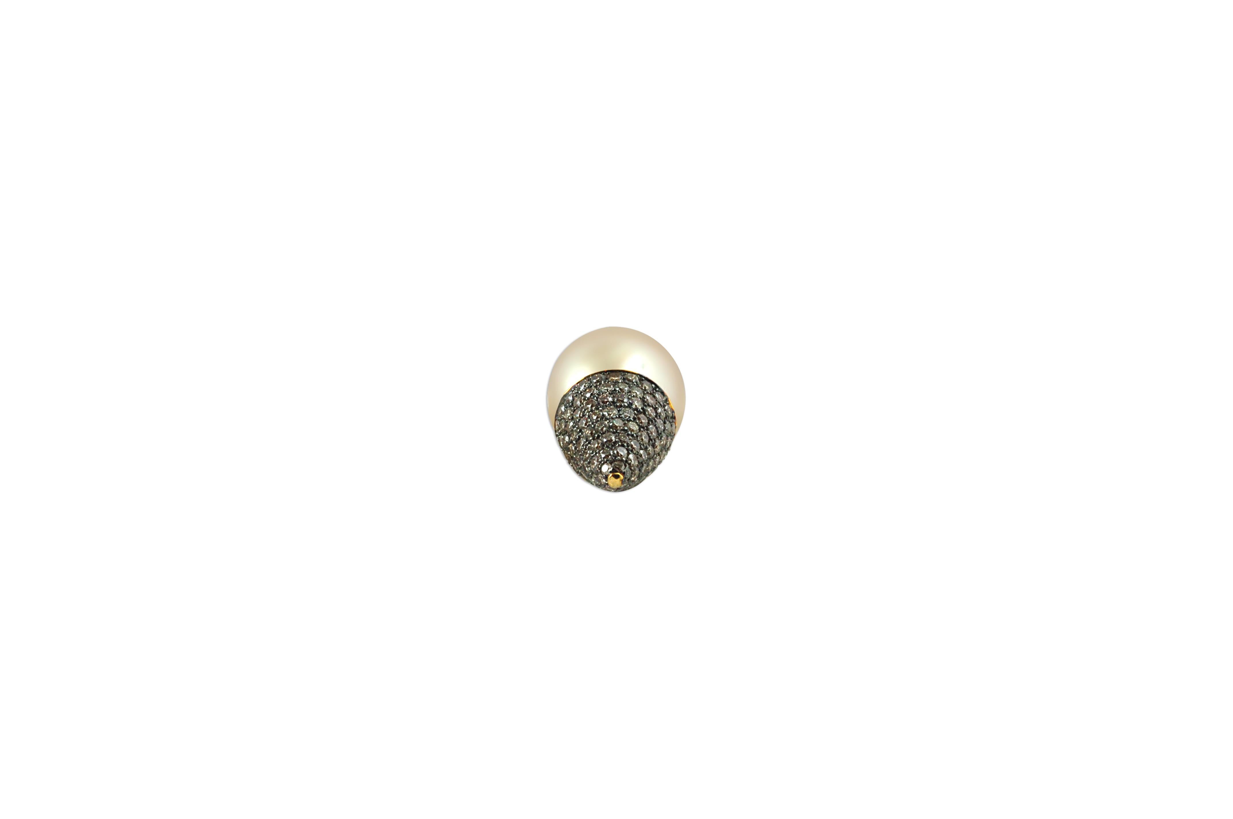 Orecchini con perle dei mari del sud e diamanti da 0,32 carati con montatura in oro 18 carati In condizioni Nuovo in vendita a Bangkok, TH
