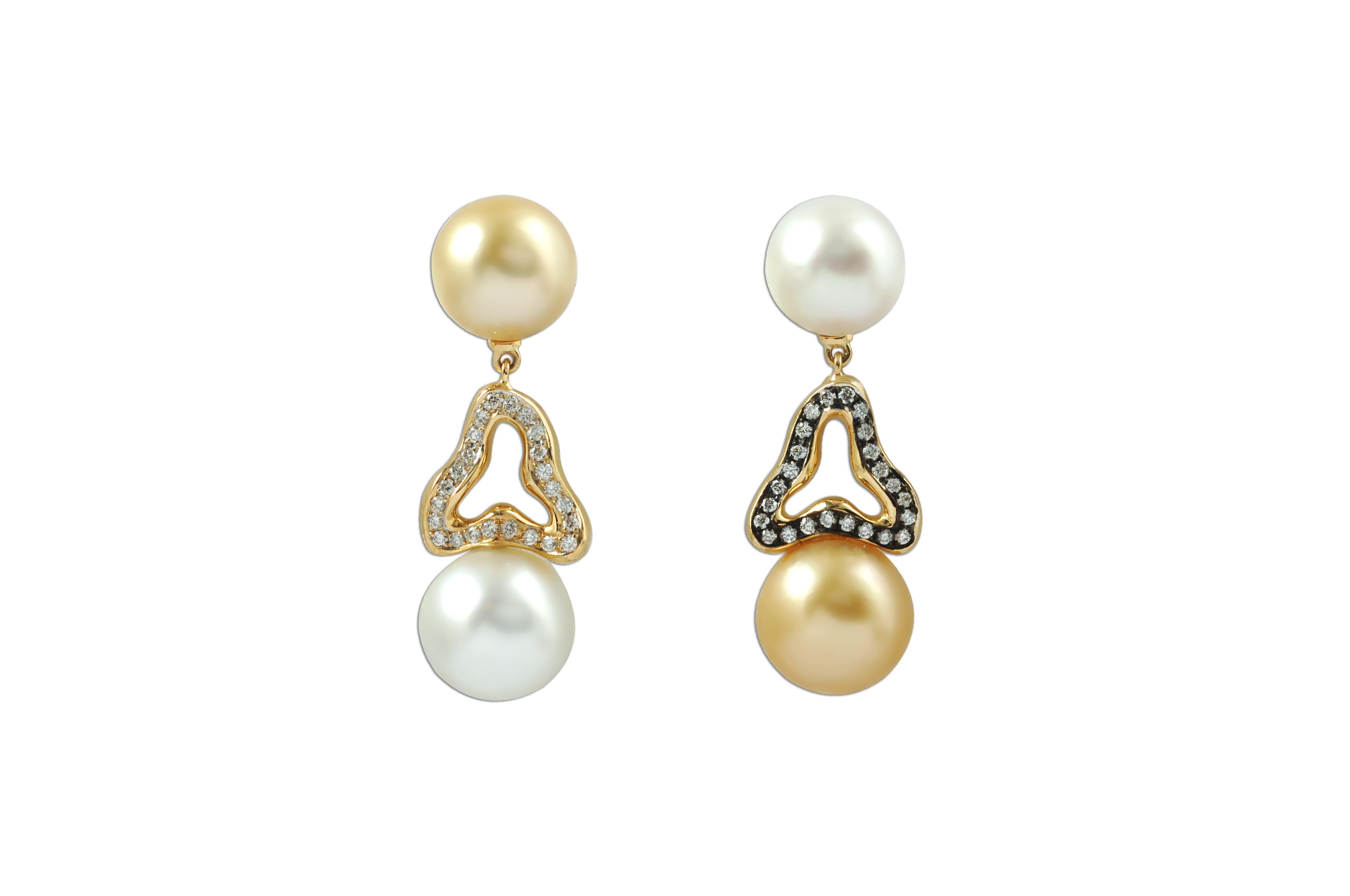 South Sea Pearl with Diamond 0.42 Carat Earrings Set in 18 Karat Gold Settings In New Condition For Sale In Bangkok, TH