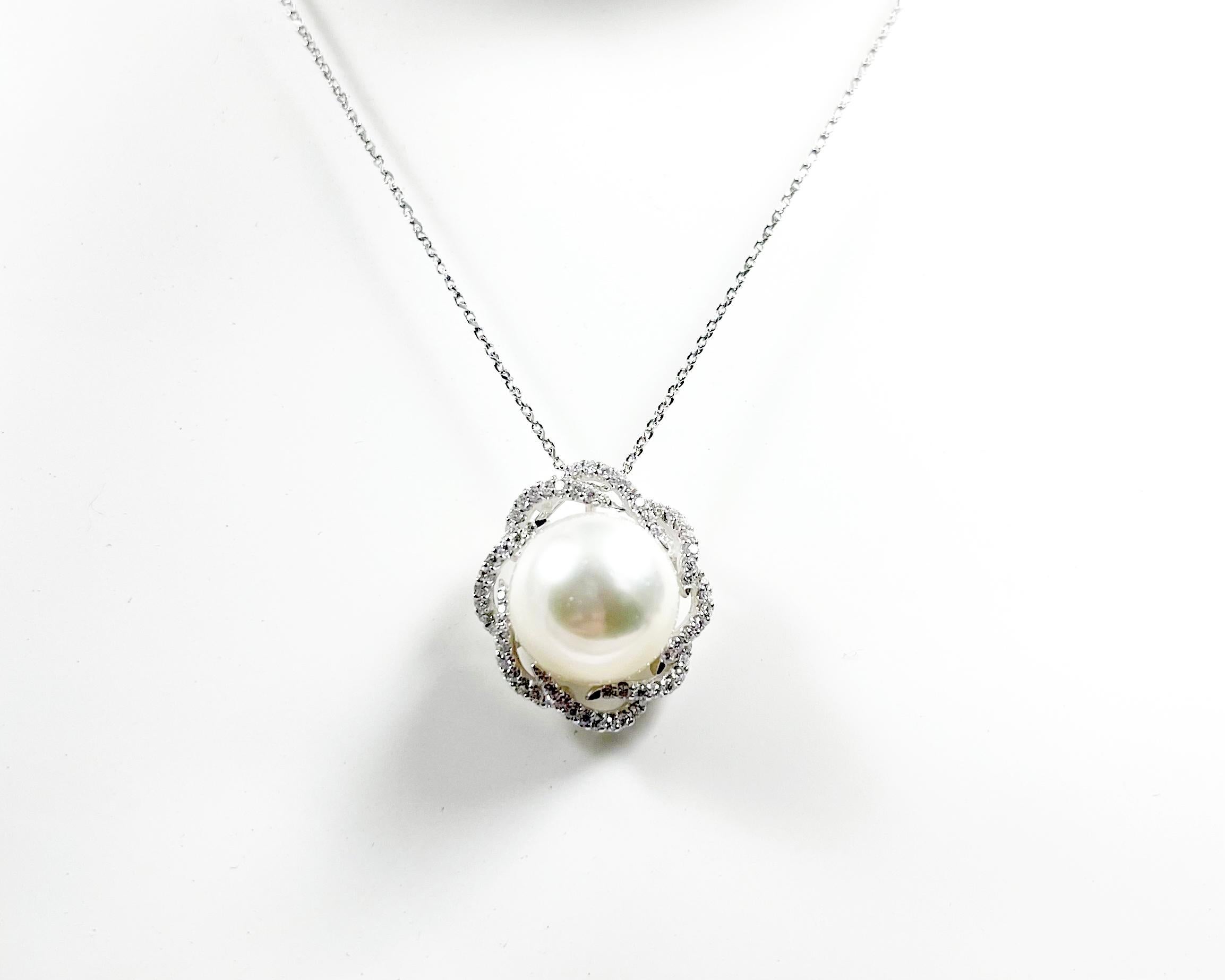 South Sea Pearl with Diamond 0.50 carat Pendant set in 18K White Gold Settings For Sale 4