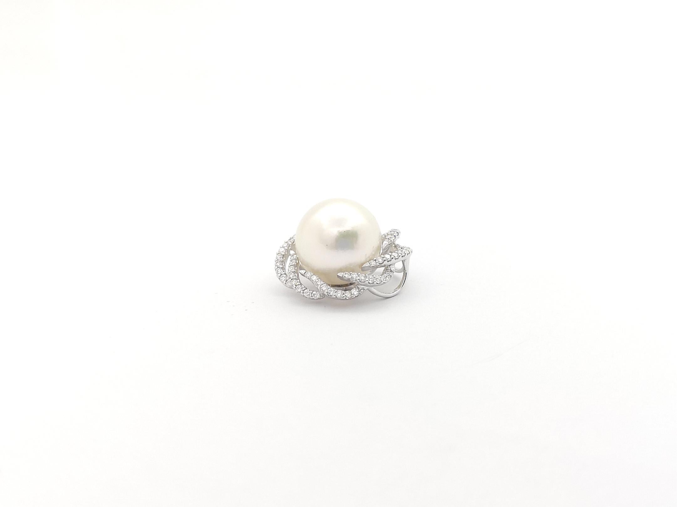 South Sea Pearl with Diamond 0.50 carat Pendant set in 18K White Gold Settings In New Condition For Sale In Bangkok, TH