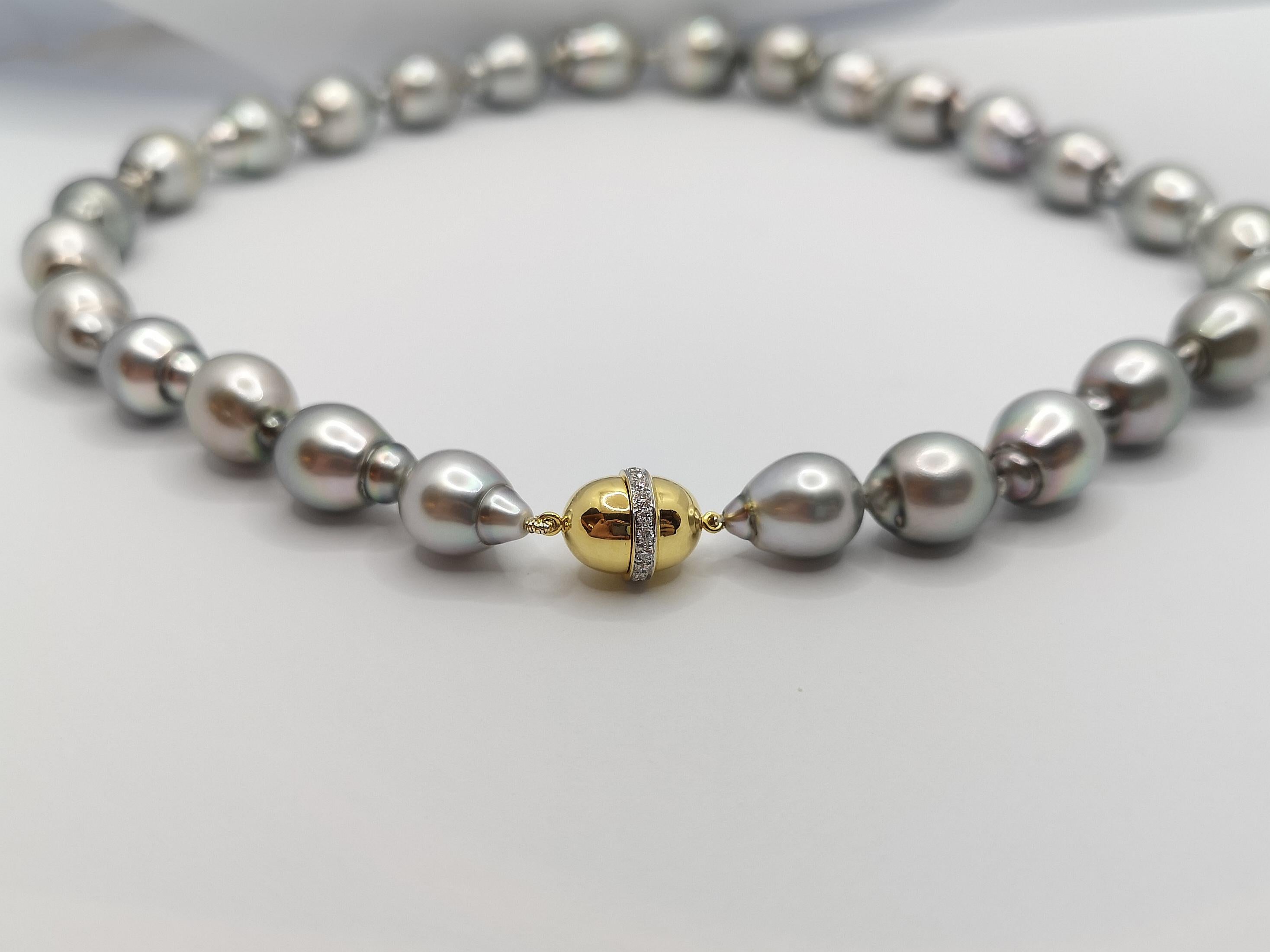 South Sea Pearl with Diamond 18 Karat Gold Lock In New Condition For Sale In Bangkok, TH
