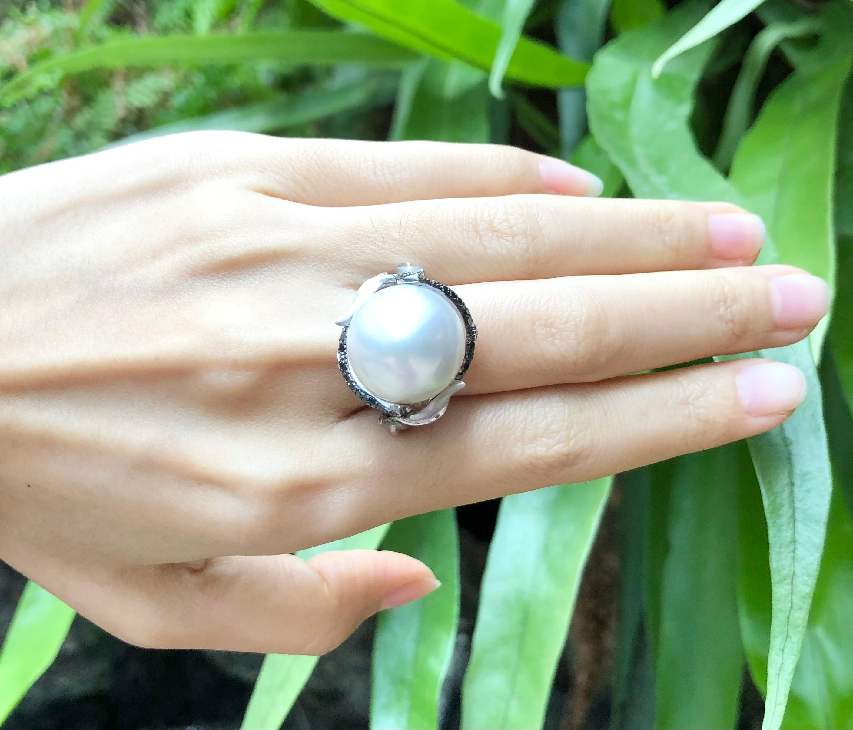 Contemporary South Sea Pearl with Diamond and Black Diamond Ring Set in 18 Karat White Gold For Sale
