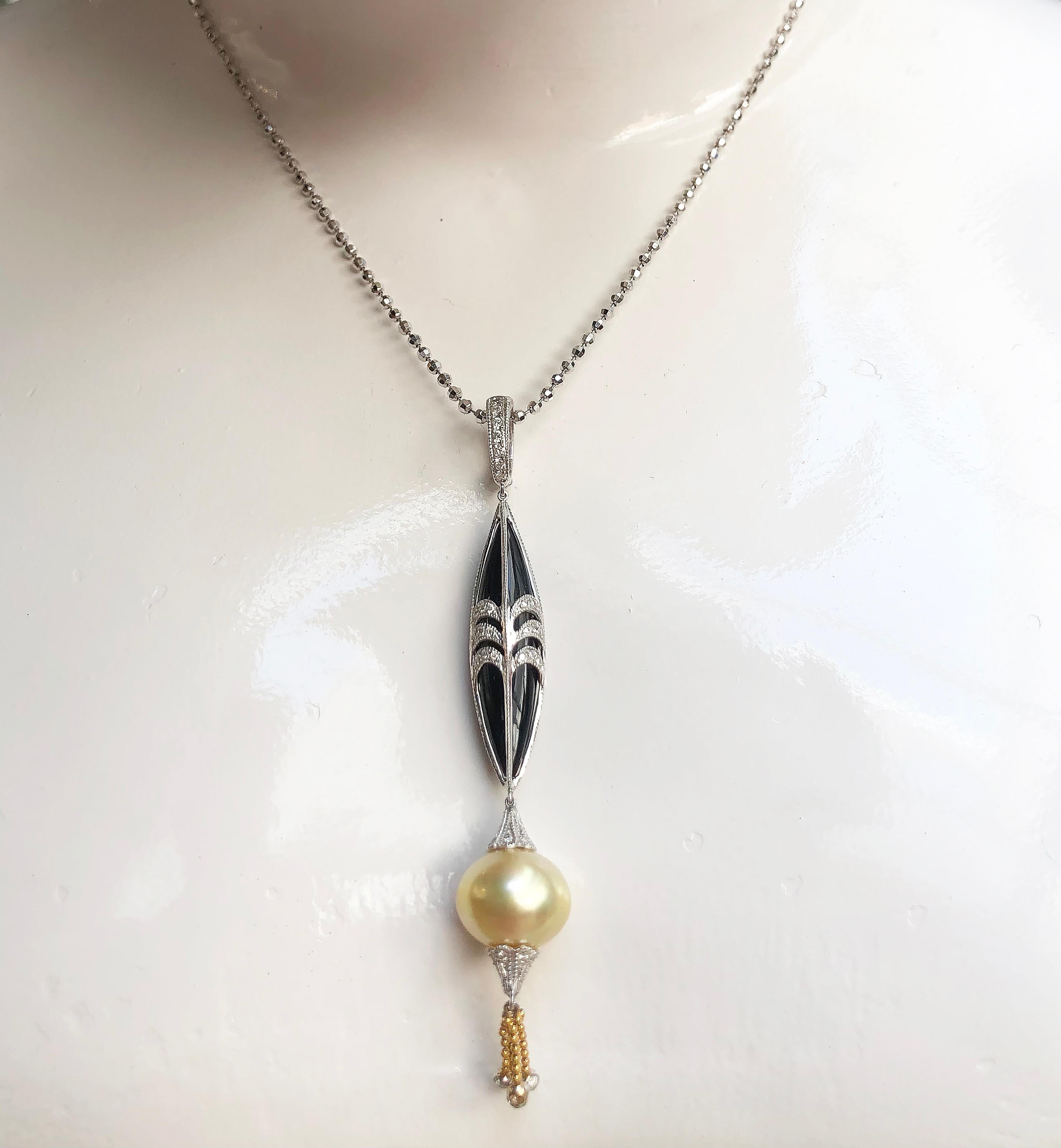South Sea Pearl with Diamond 0.35 carats and Onyx 1.34 carats Pendant set in 18 Karat White Gold Settings
(chain not included)

Width: 1.3 cm
Length: 8.8 cm 

