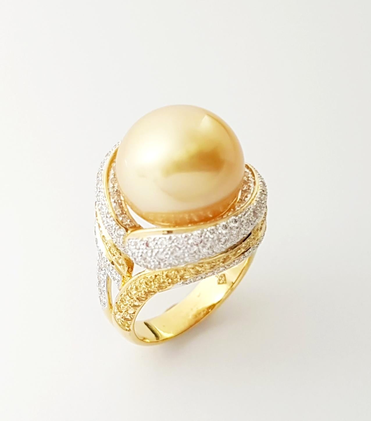 Bague en or 18 carats avec perles des mers du Sud, diamants et saphirs jaunes en vente 10