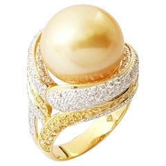 Bague en or 18 carats avec perles des mers du Sud, diamants et saphirs jaunes
