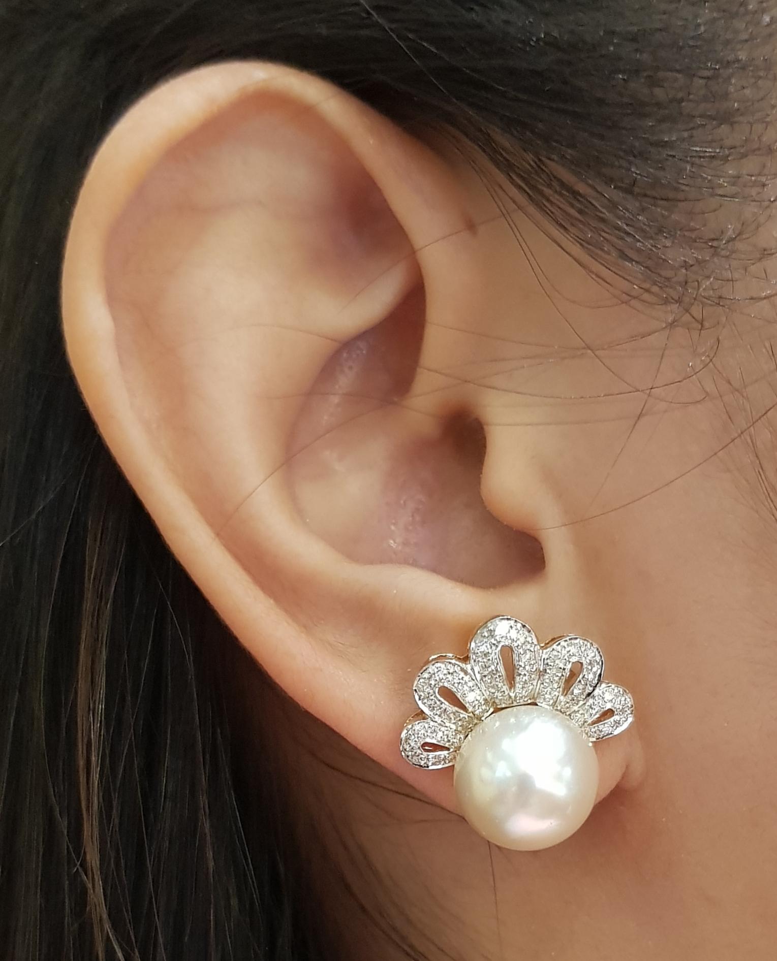 South Sea Pearl with Diamond 0.50 carat Earrings set in 18 Karat Gold Settings

Width:  1.8 cm 
Length:  1.8 cm
Total Weight: 11.04 grams

South Sea Pearl: 11.3 mm

