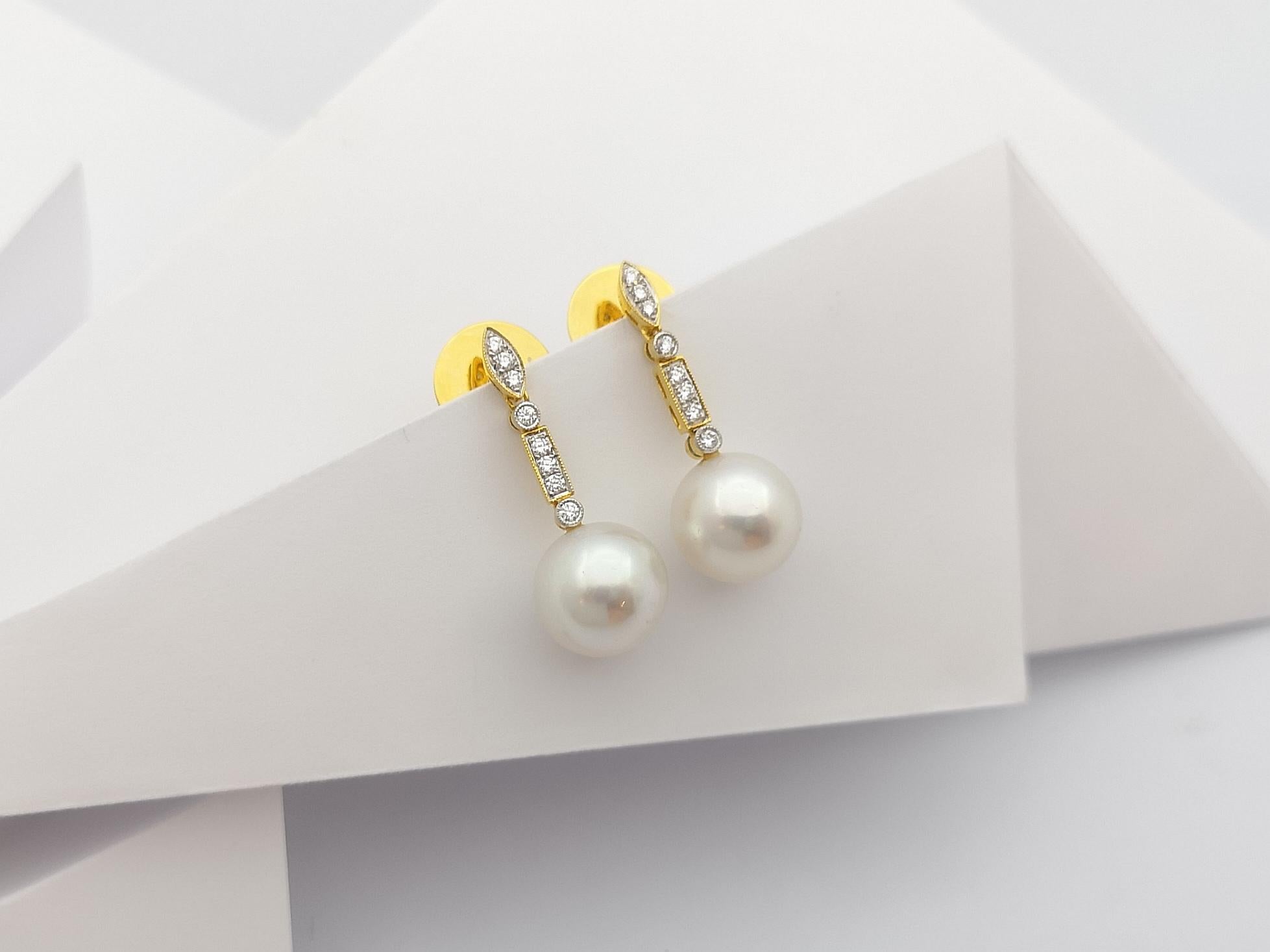 South Sea Pearl with Diamond Earrings Set in 18 Karat Gold Settings In New Condition For Sale In Bangkok, TH