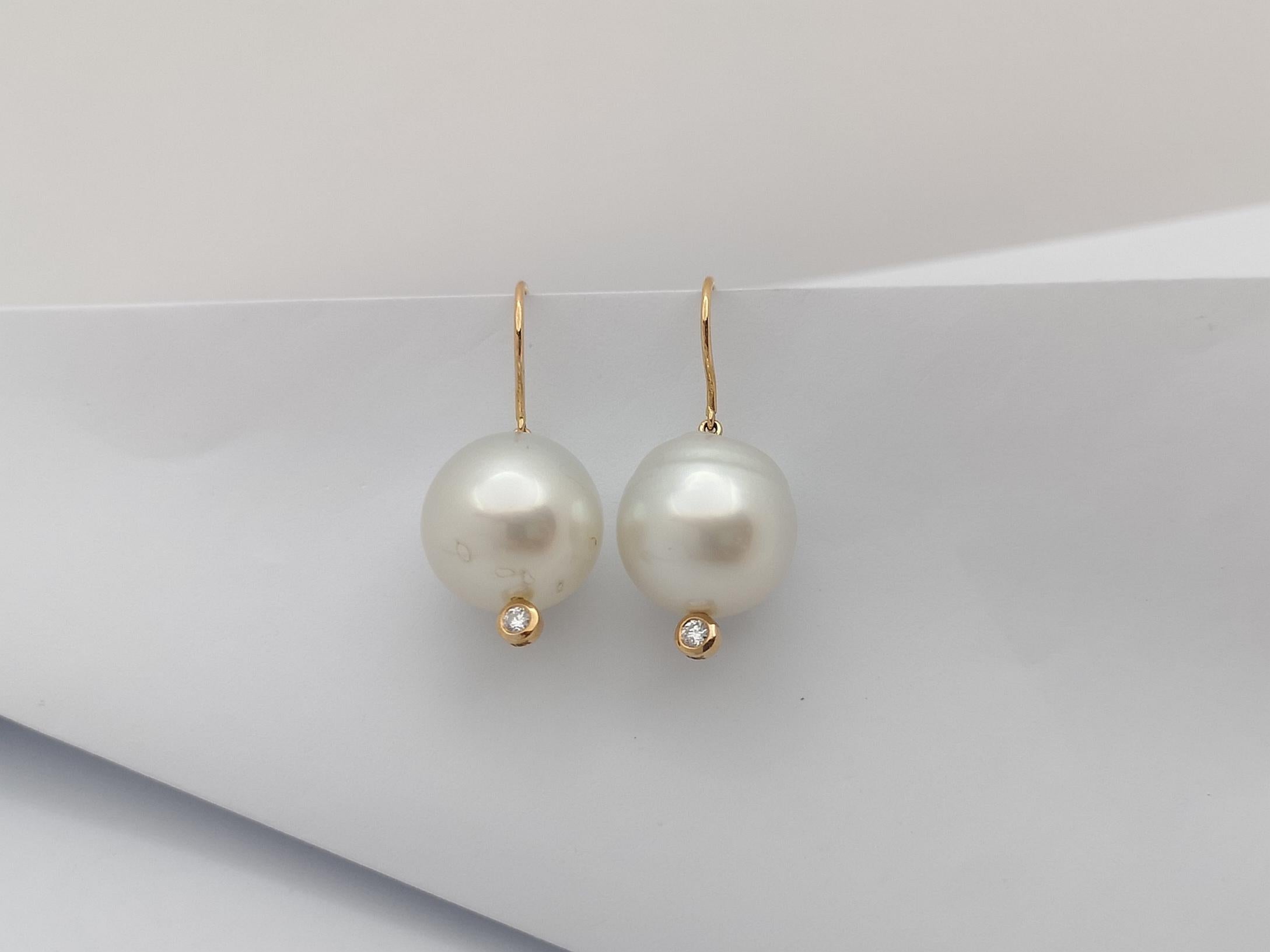 South Sea Pearl with Diamond Earrings Set in 18 Karat Rose Gold Settings In New Condition For Sale In Bangkok, TH
