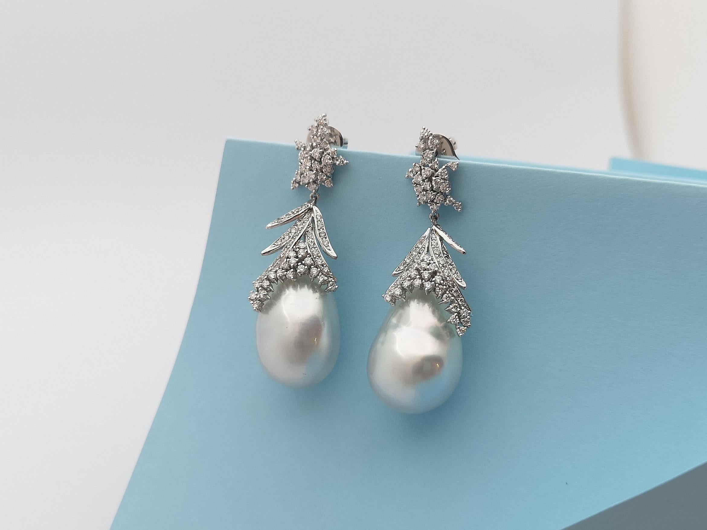 South Sea Pearl with Diamond Earrings Set in 18 Karat White Gold Set In New Condition For Sale In Bangkok, TH