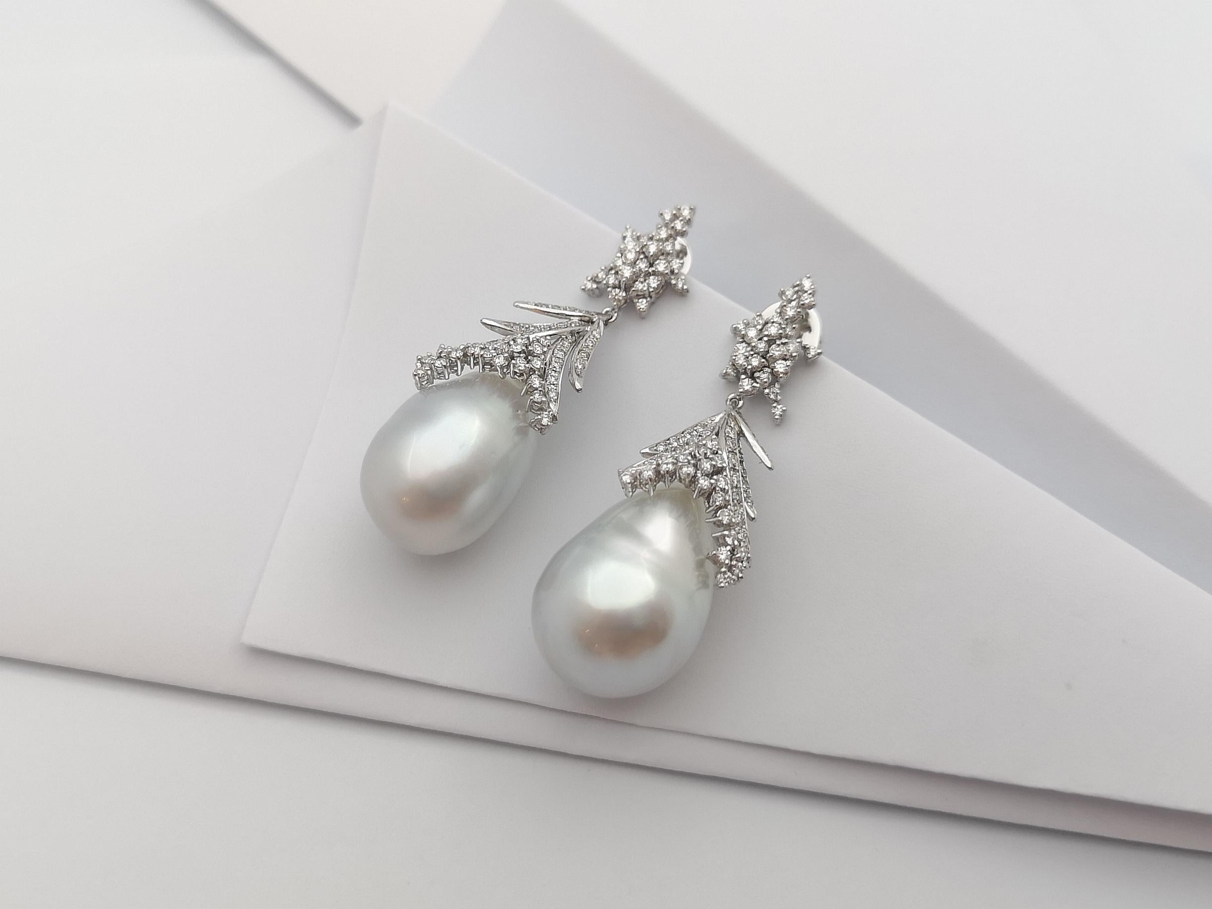 South Sea Pearl with Diamond Earrings Set in 18 Karat White Gold Set For Sale 1
