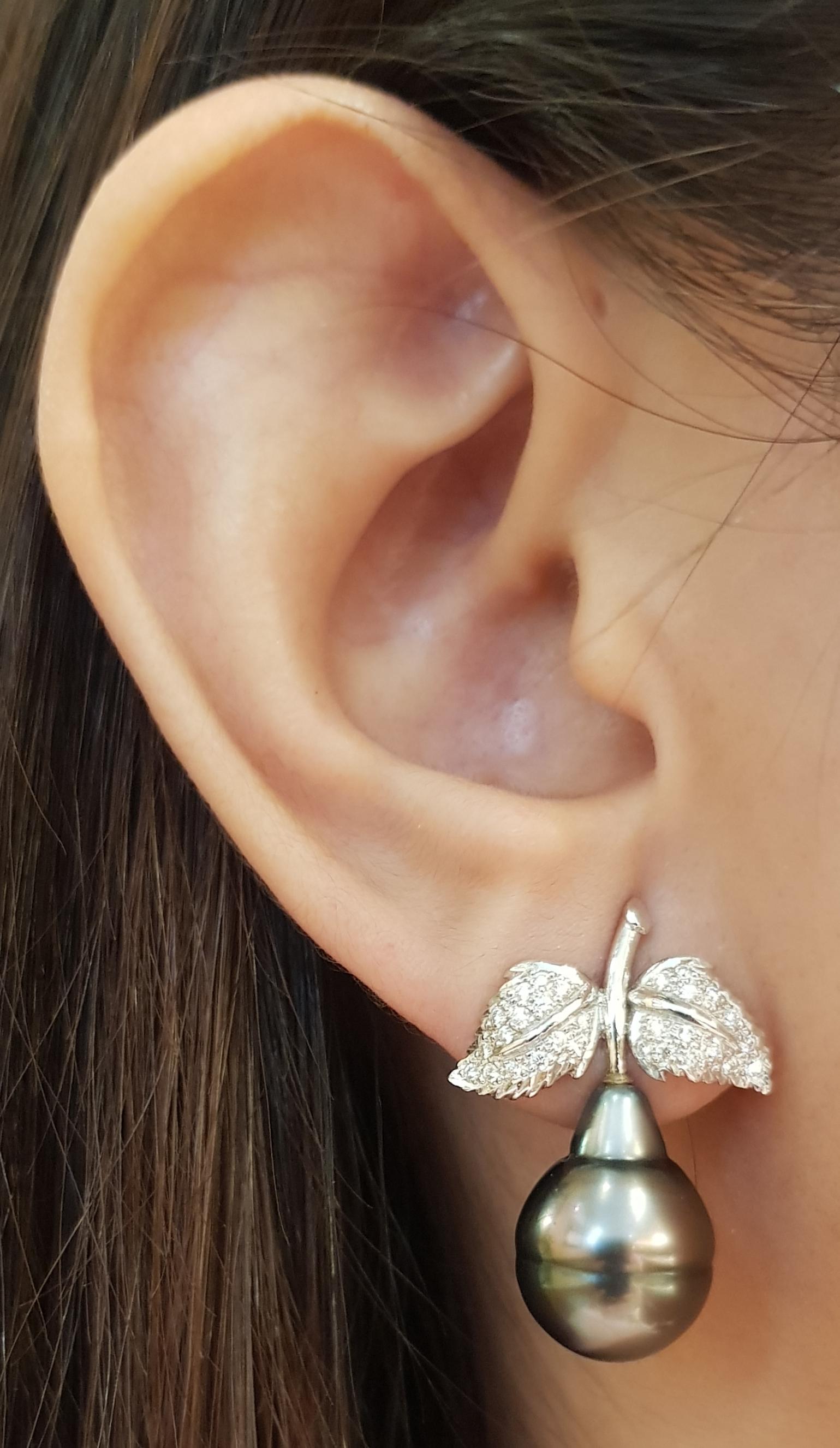 South Sea Pearl with Diamond 0.33 carats Earrings set in 18 Karat White Gold Settings

Width:   1.70 cm 
Length:  2.60 cm
Total Weight: 10.65 grams

South Sea Pearl: 11.5 mm

