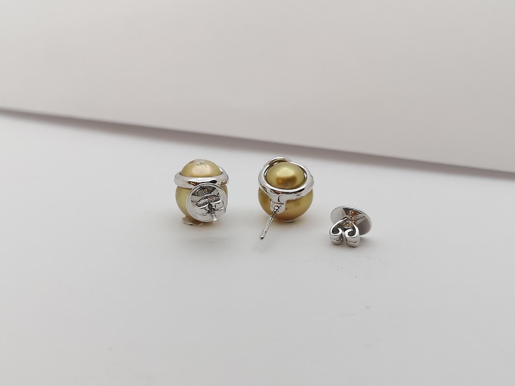 South Sea Pearl with Diamond Earrings Set in 18 Karat White Gold Settings For Sale 1