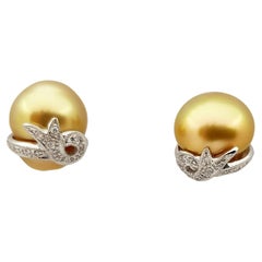 Boucles d'oreilles en or blanc 18 carats serties de perles des mers du Sud et de diamants