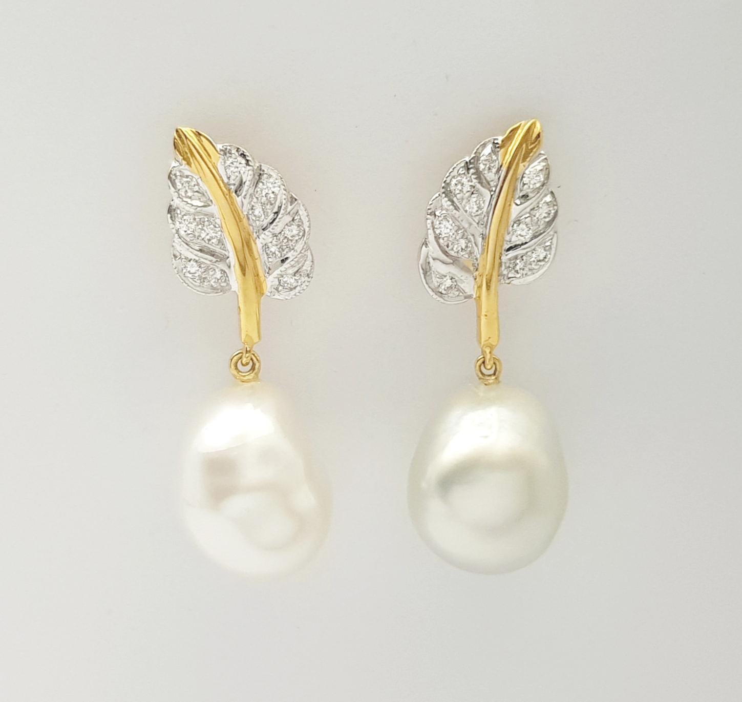 Contemporaneo Orecchini con perle dei mari del sud e diamanti con montatura in oro 18 carati in vendita