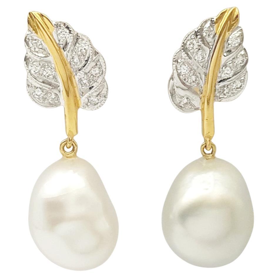Orecchini con perle dei mari del sud e diamanti con montatura in oro 18 carati